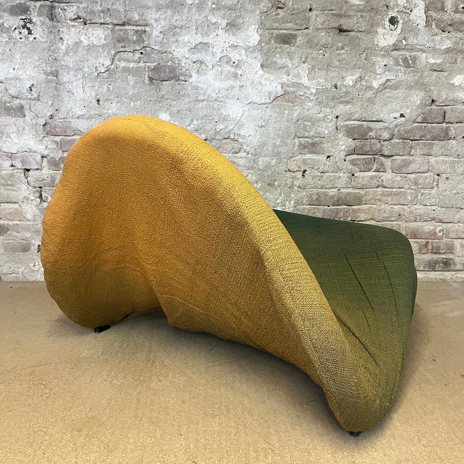 French 1967, Tongue by Pierre Paulin by Artifort in Orange Green Upholstery For Sale