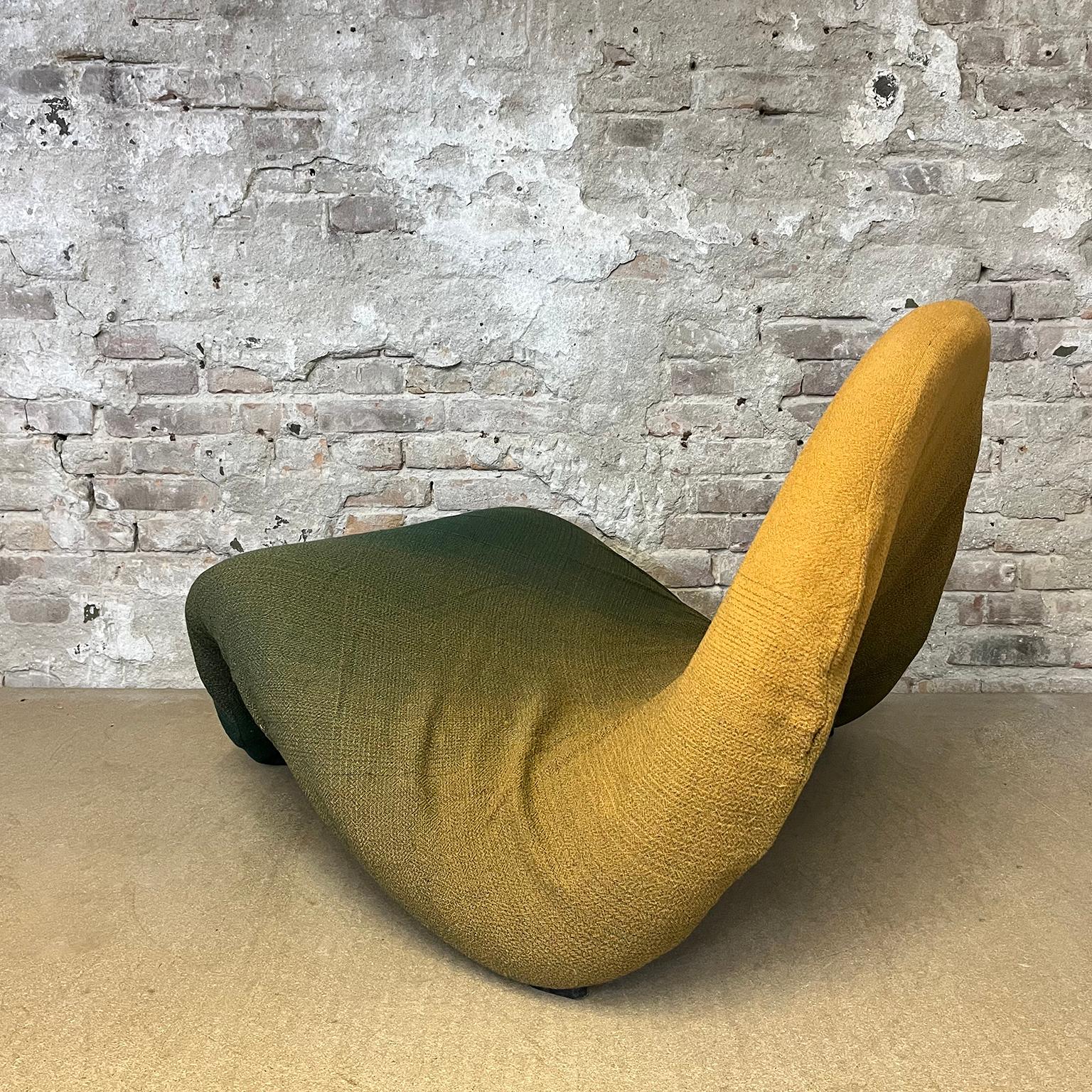 Mid-20th Century 1967, Tongue by Pierre Paulin by Artifort in Orange Green Upholstery For Sale