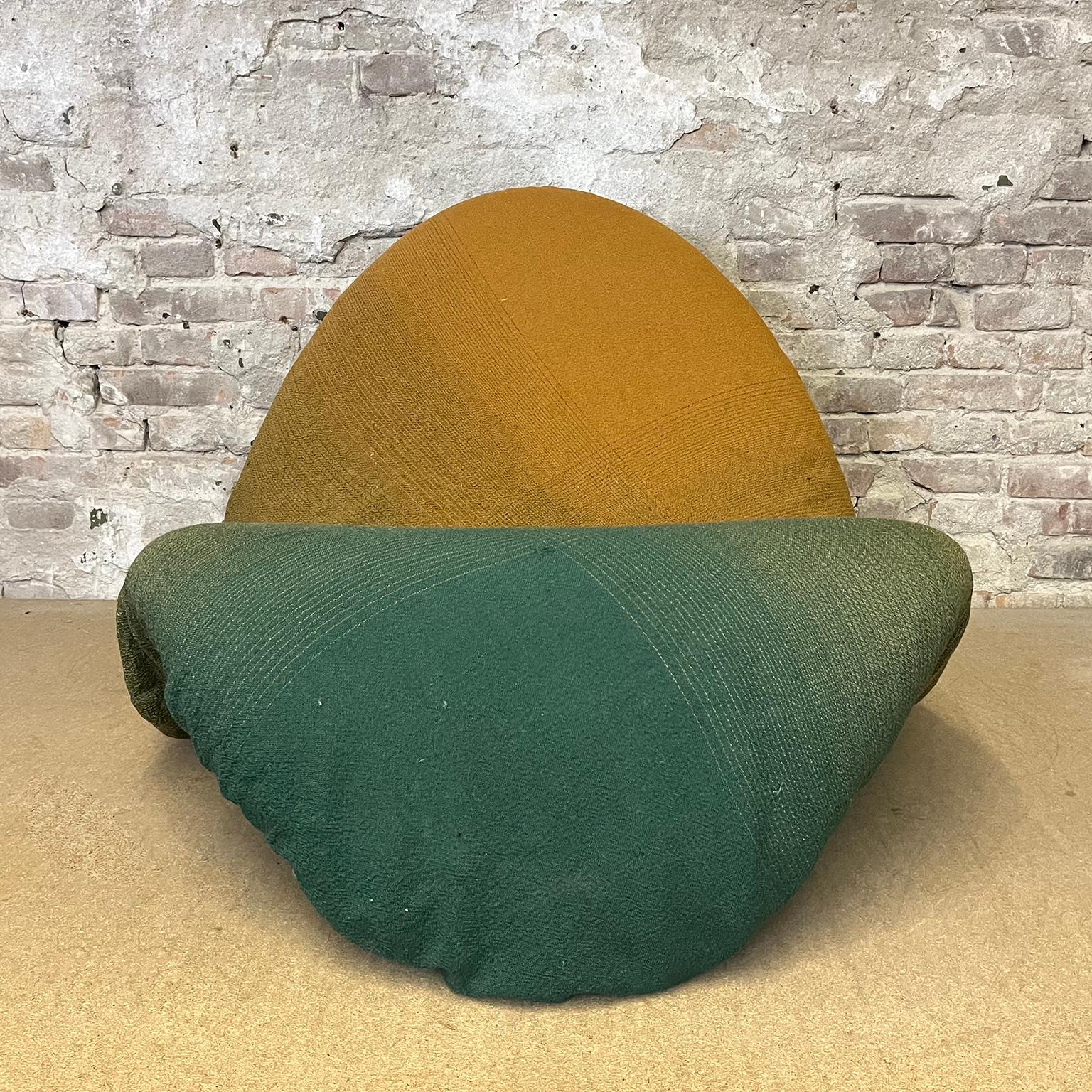 1967, Tongue by Pierre Paulin by Artifort in Orange Green Upholstery For Sale 2