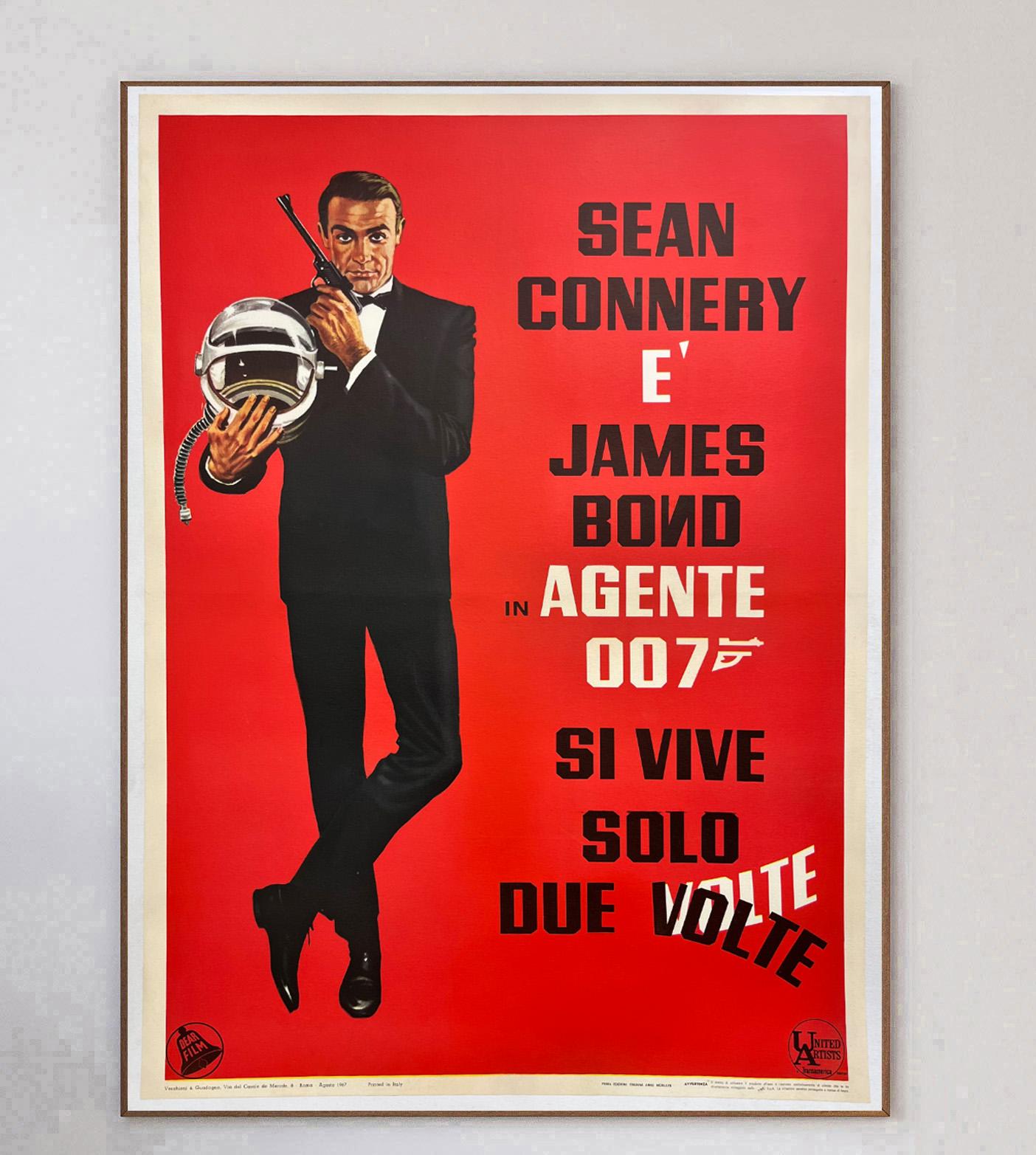 Der 1967 erschienene Film You Only Live Twice ist der fünfte Auftritt von Sean Connery als James Bond. Er ist einer der wichtigsten Bond-Filme überhaupt, in dem Blofeld zum ersten Mal auftritt, und wurde von Roald Dahl für die Leinwand geschrieben