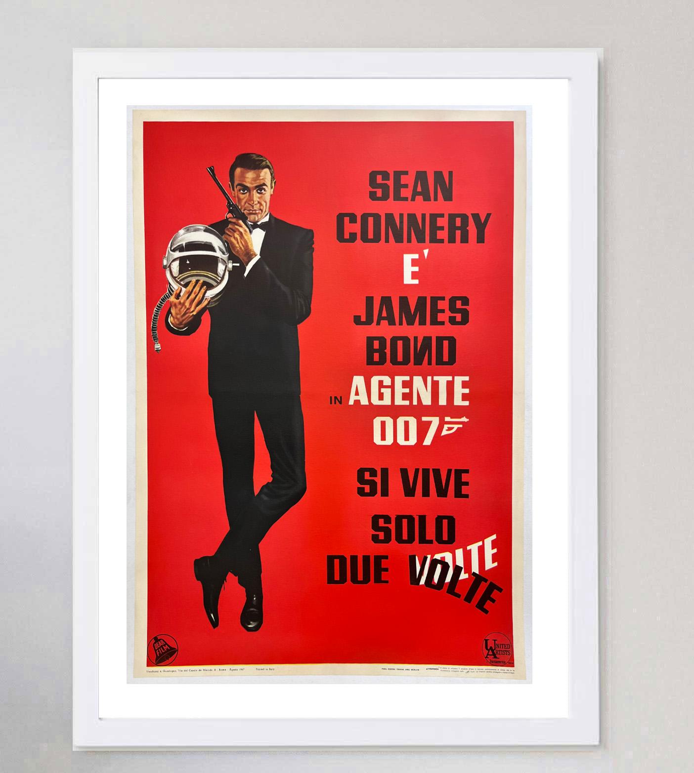 1967 Du lebst nur zweimal (Italienisch) Original Vintage Poster (Leinen) im Angebot