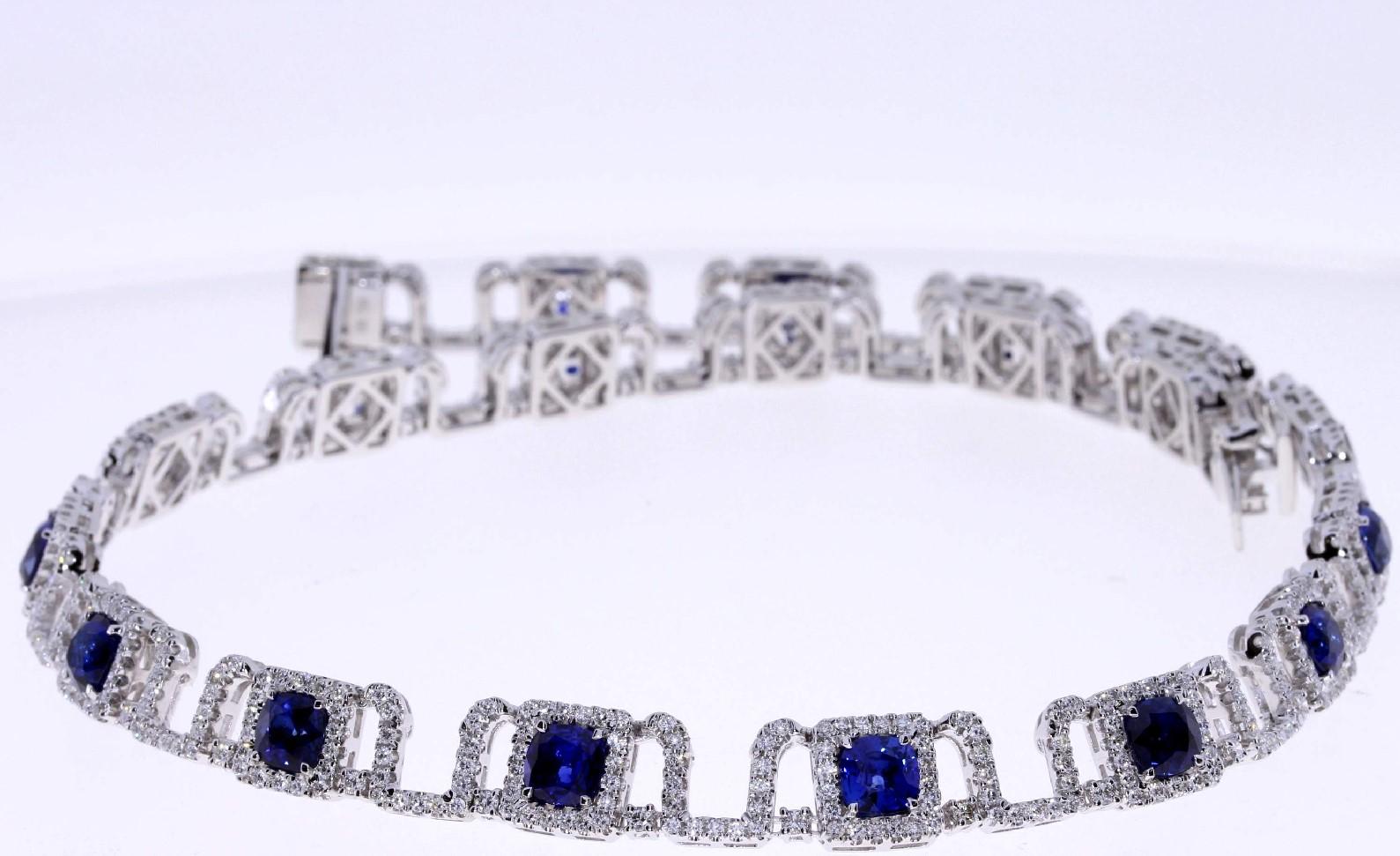 Taille coussin Collier de saphirs bleus de 19,67ct taillés en coussin et de diamants en vente
