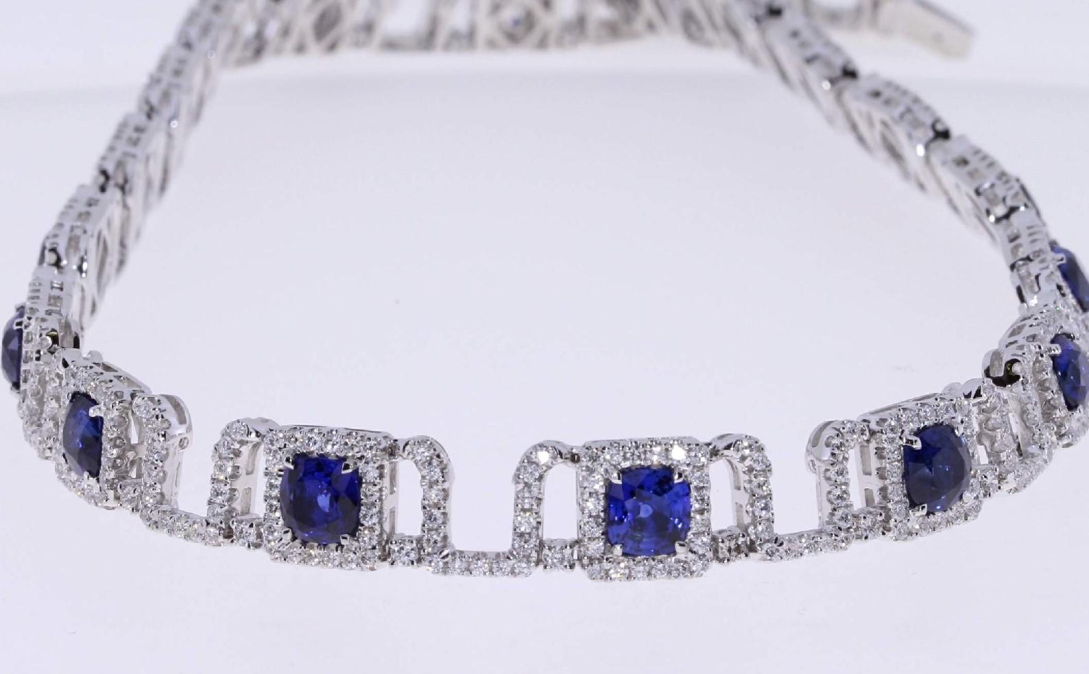 Collier de saphirs bleus de 19,67ct taillés en coussin et de diamants Neuf - En vente à Los Angeles, CA