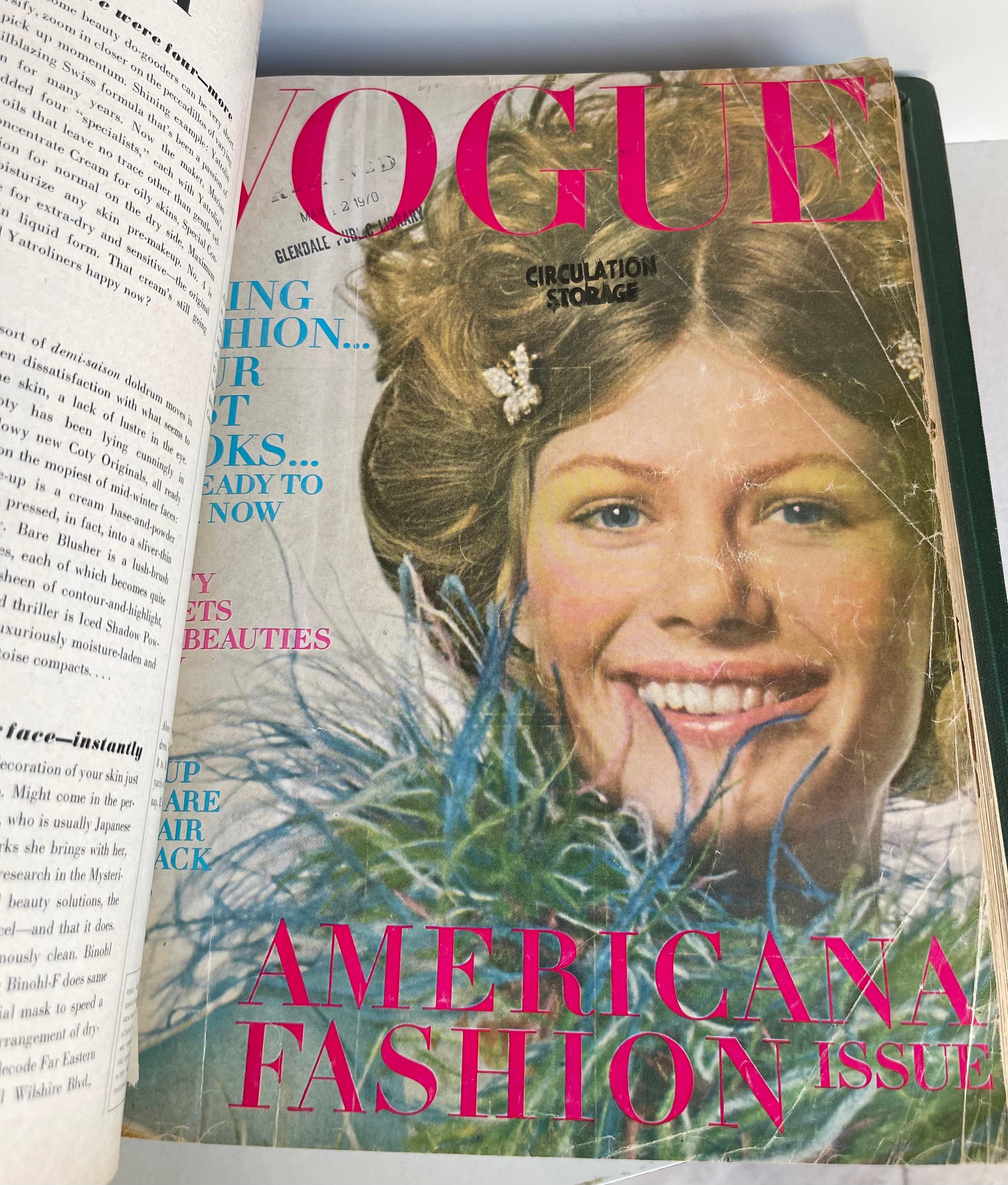 1968-1970 Revistas Vogue de tapa dura, lote de 9 en venta 7