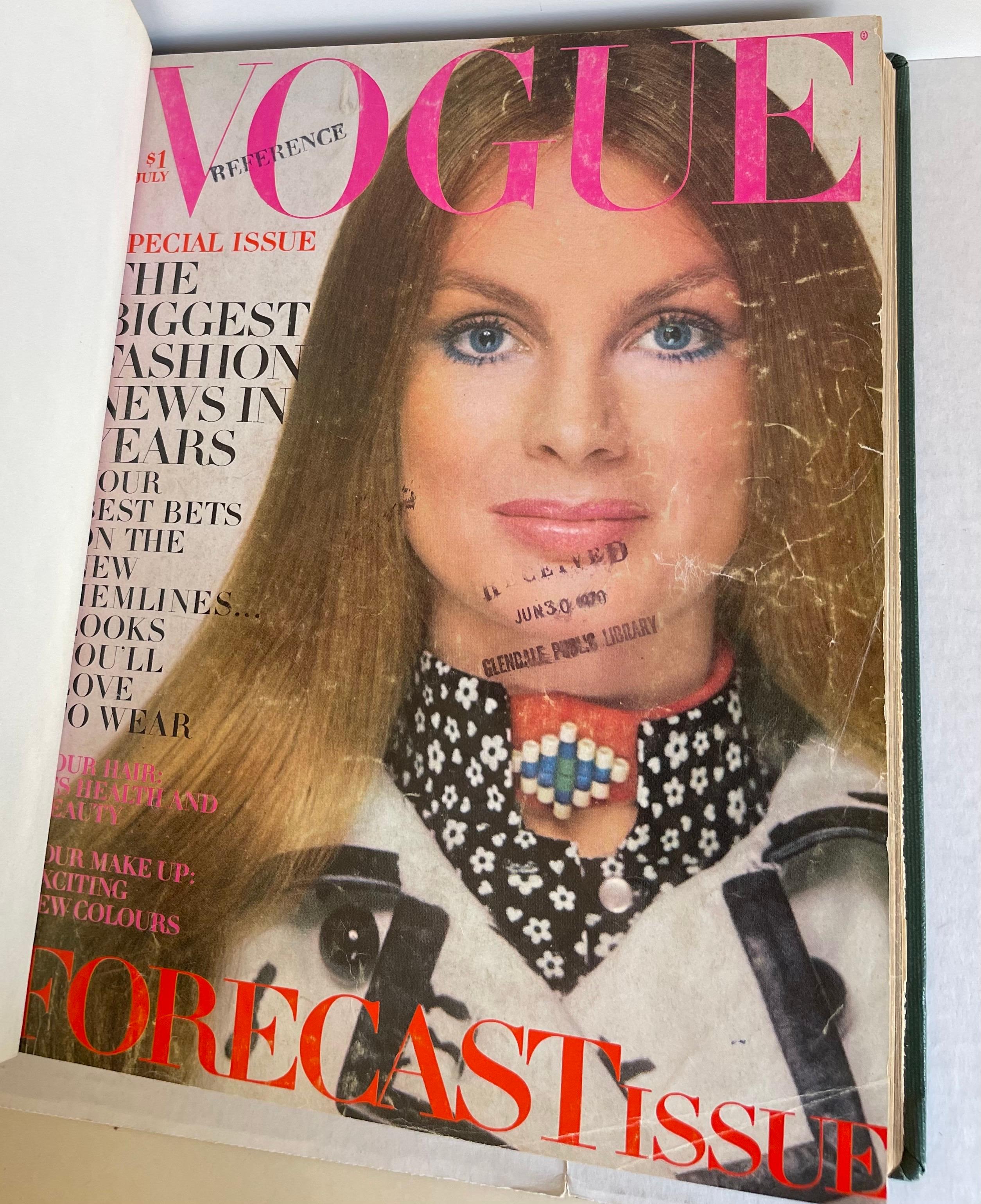 1968-1970 Revistas Vogue de tapa dura, lote de 9 Lienzo en venta