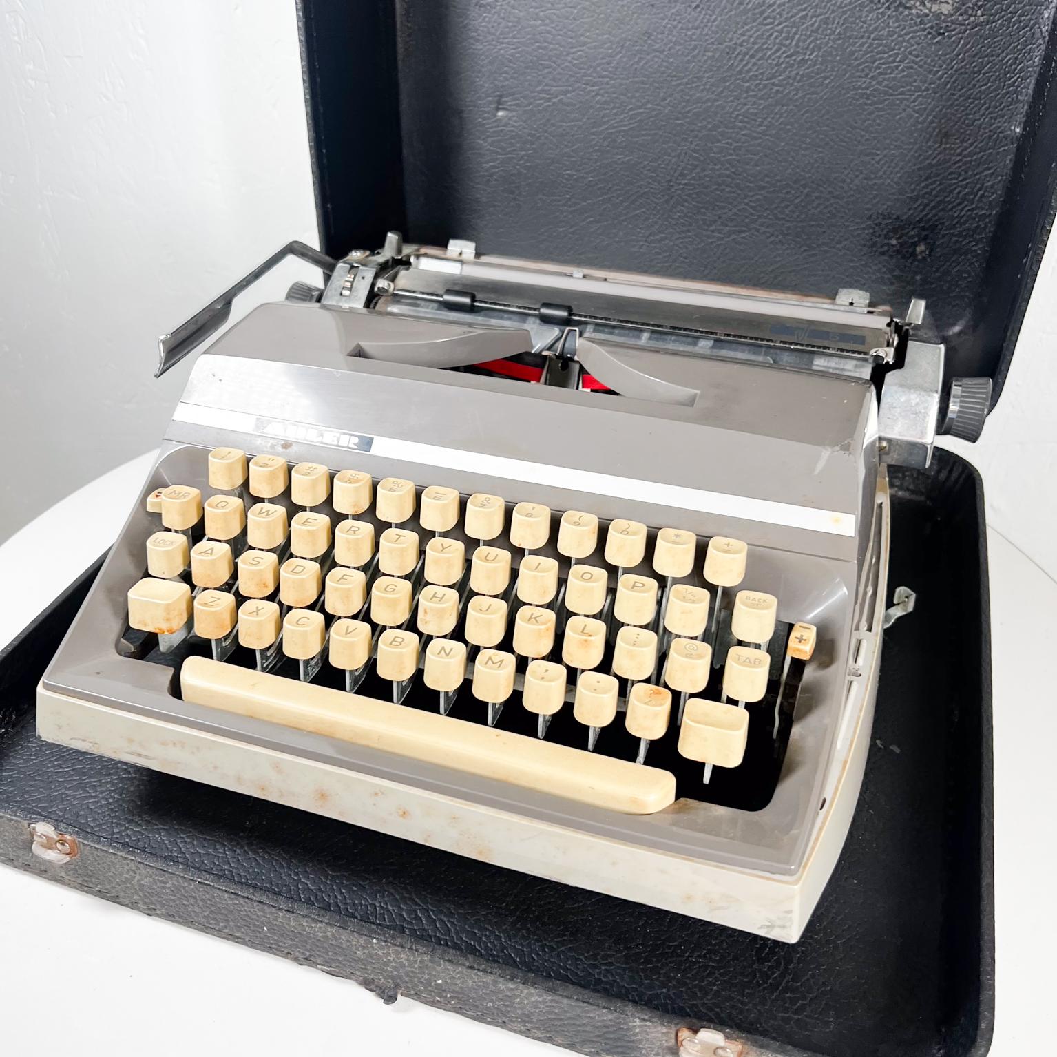 1968 Adler J5 Manual Typewriter with Case West Germany 7