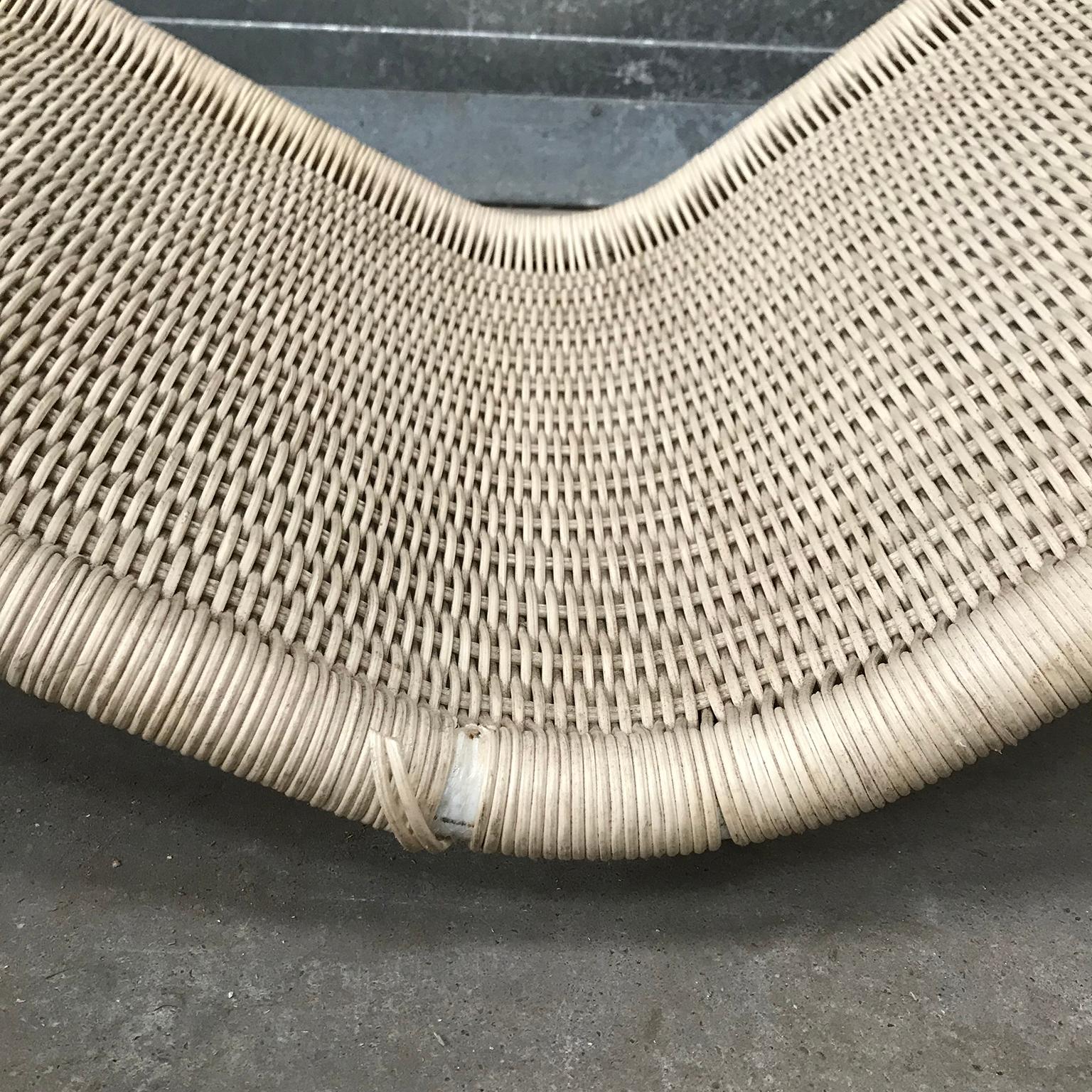 1968, Antti Nurmesniemi, for Tecta Germany, Plastic Wicker Lounge Chair F10 For Sale 5