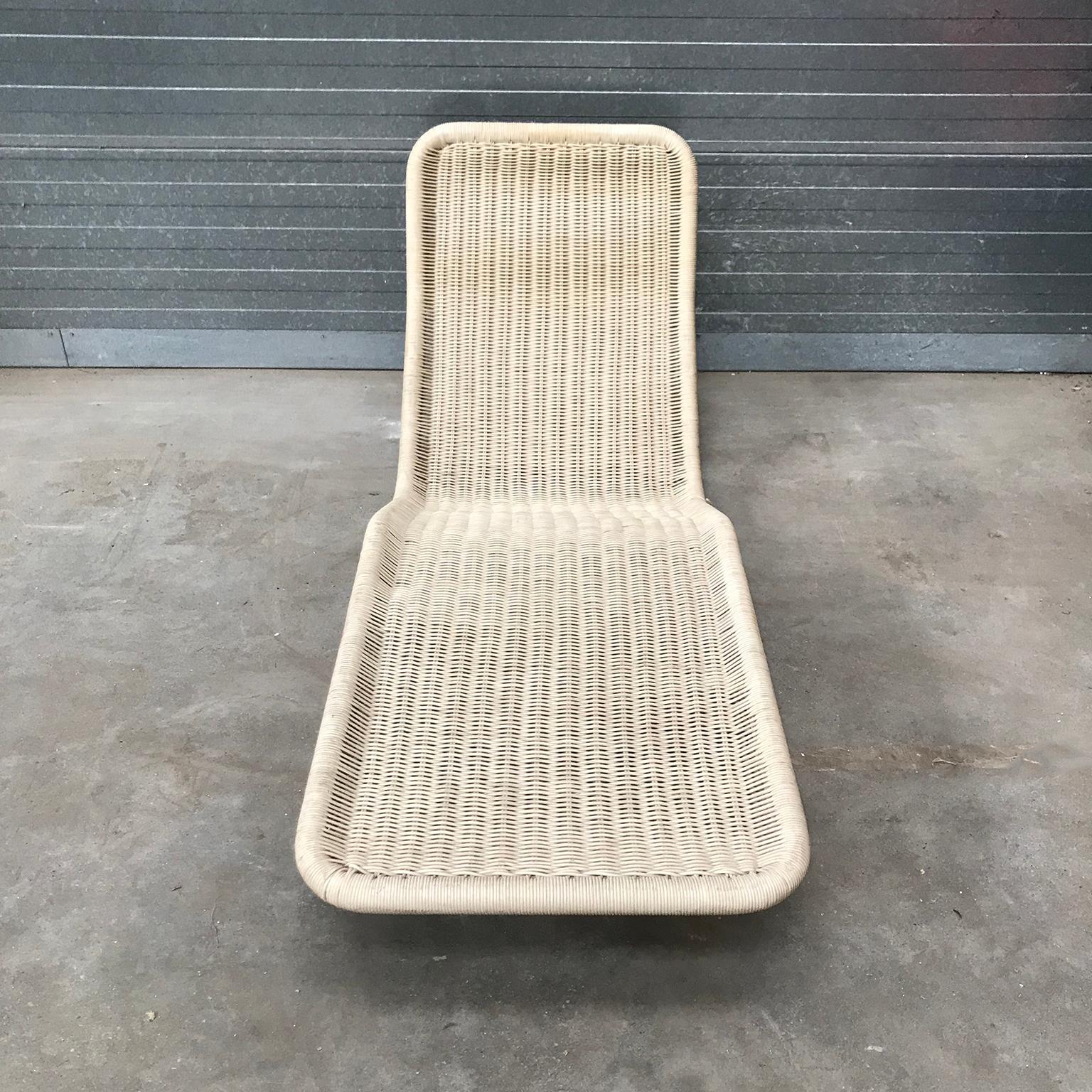 Finnish 1968, Antti Nurmesniemi, for Tecta Germany, Plastic Wicker Lounge Chair F10 For Sale
