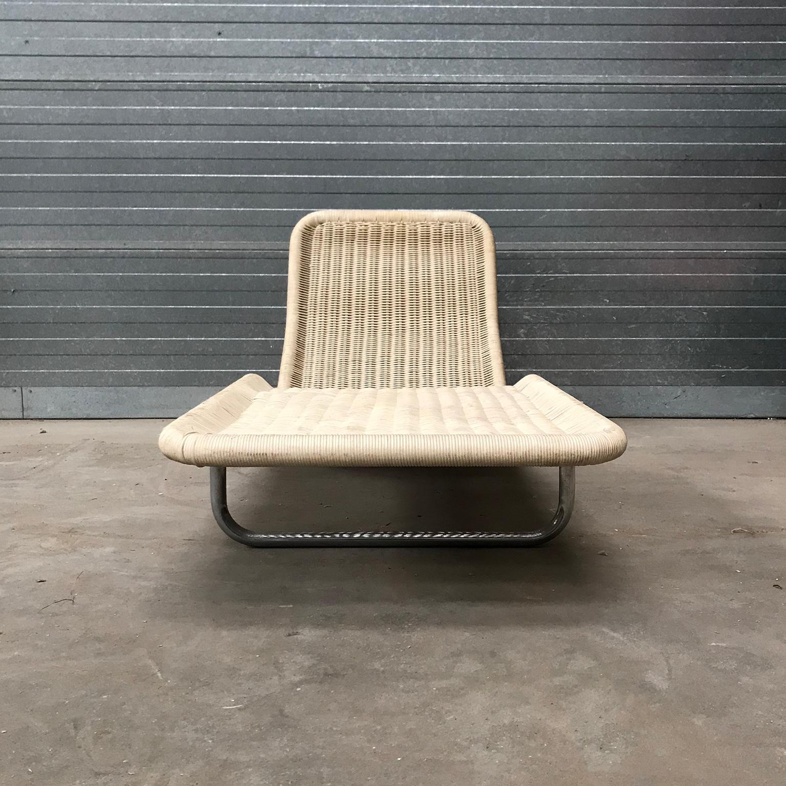 1968, Antti Nurmesniemi, for Tecta Germany, Plastic Wicker Lounge Chair F10 In Good Condition For Sale In Amsterdam IJMuiden, NL