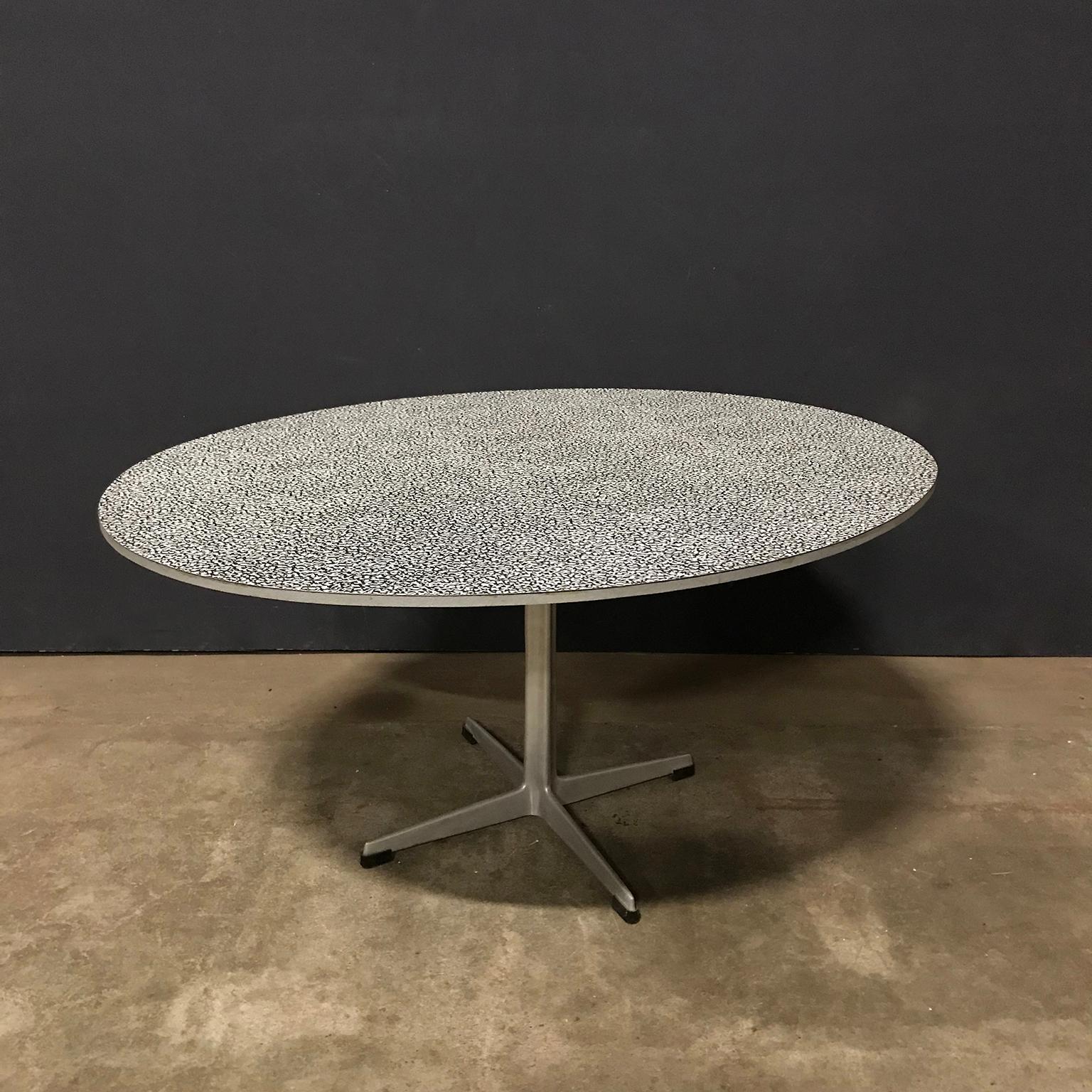 Rare formica coffee table by Fritz Hansen.
Beautiful elegant design is beautiful with it's oval table top in formica.
The table top is beautiful, but is missing 2 minor chips at the edge (pictures #7 and #8), which are not that obvious because of