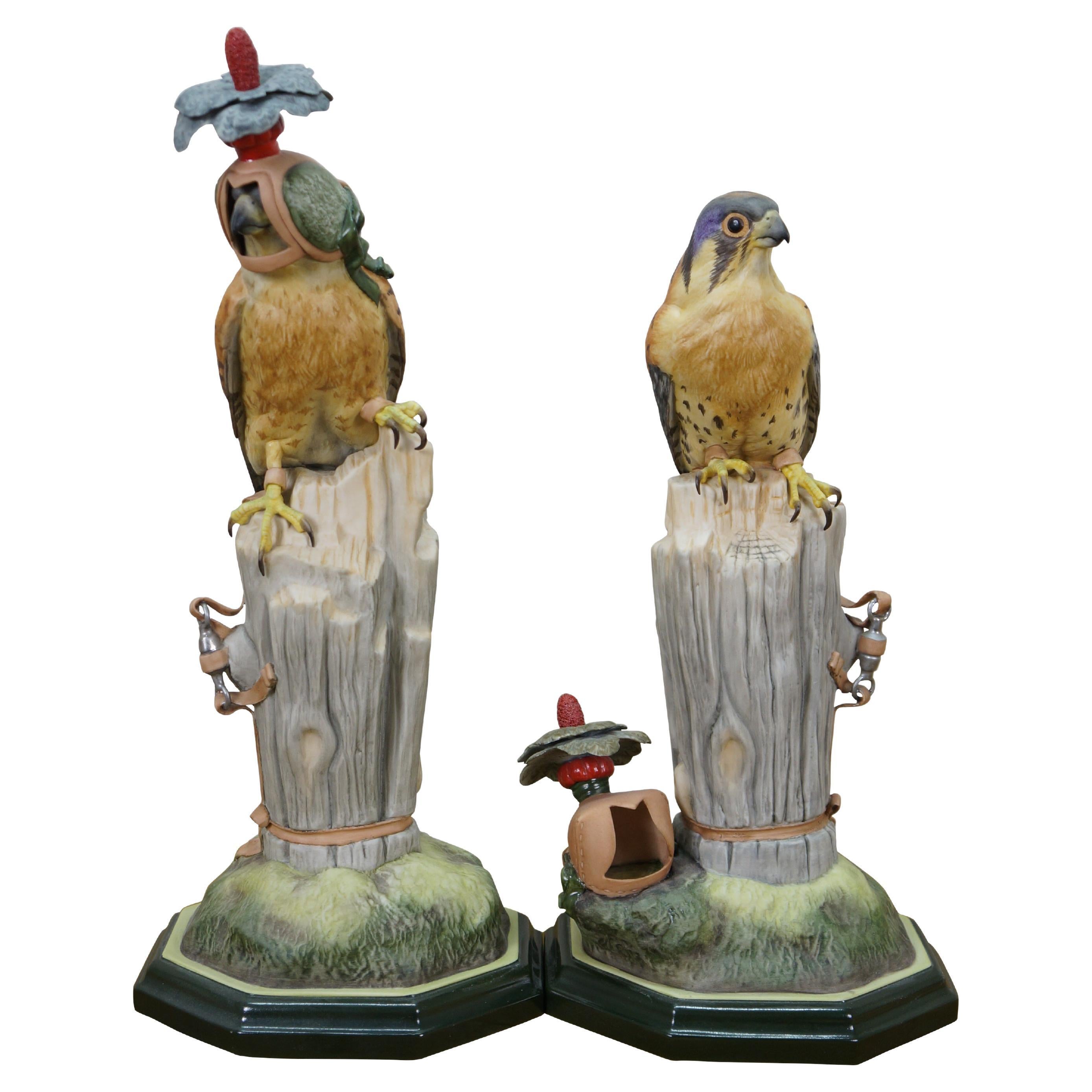 1968 Boehm Kestrel 492W Uccelli in porcellana Sculture Coppia 16" in vendita