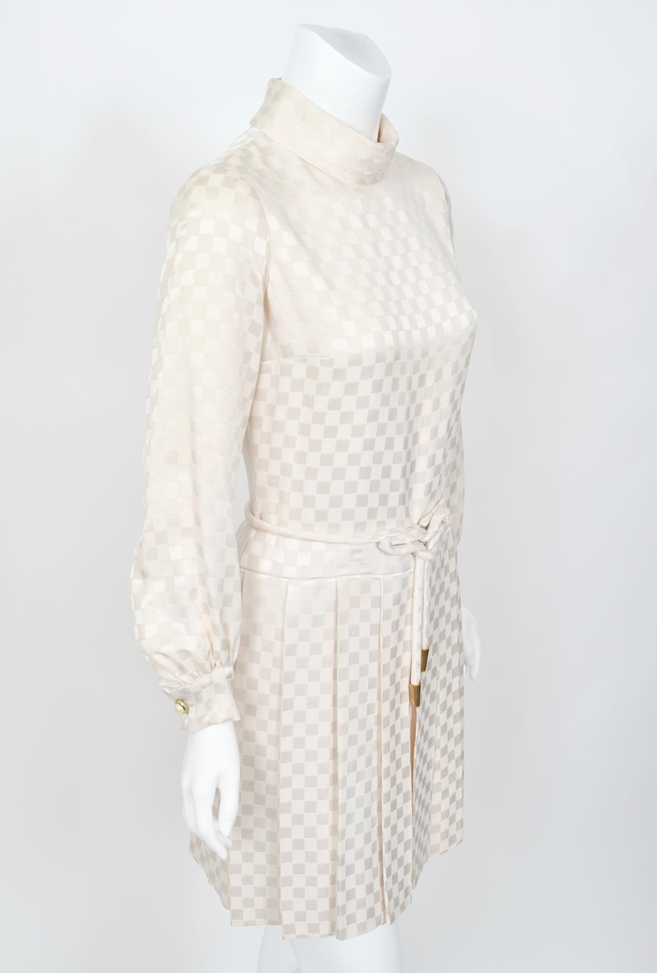 1968 Christian Dior Haute Couture Documented Ivory Checkered Silk Pleated Dress For Sale 6