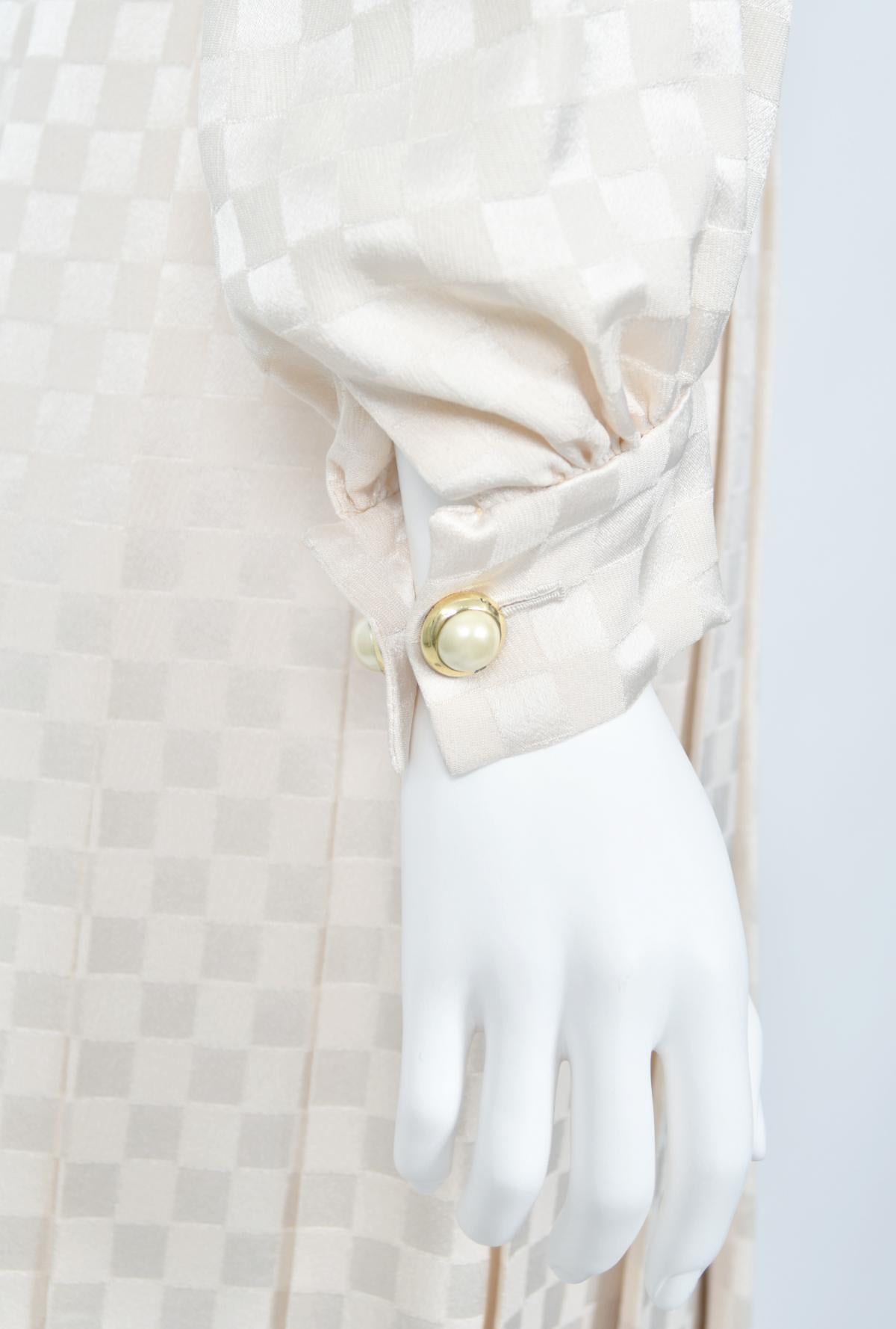 1968 Christian Dior Haute Couture Documented Ivory Checkered Silk Pleated Dress For Sale 7
