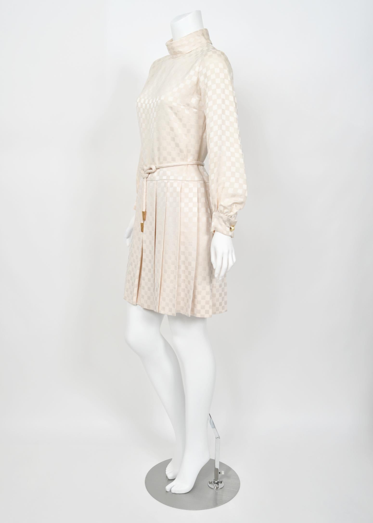 1968 Christian Dior Haute Couture Documented Ivory Checkered Silk Pleated Dress For Sale 8