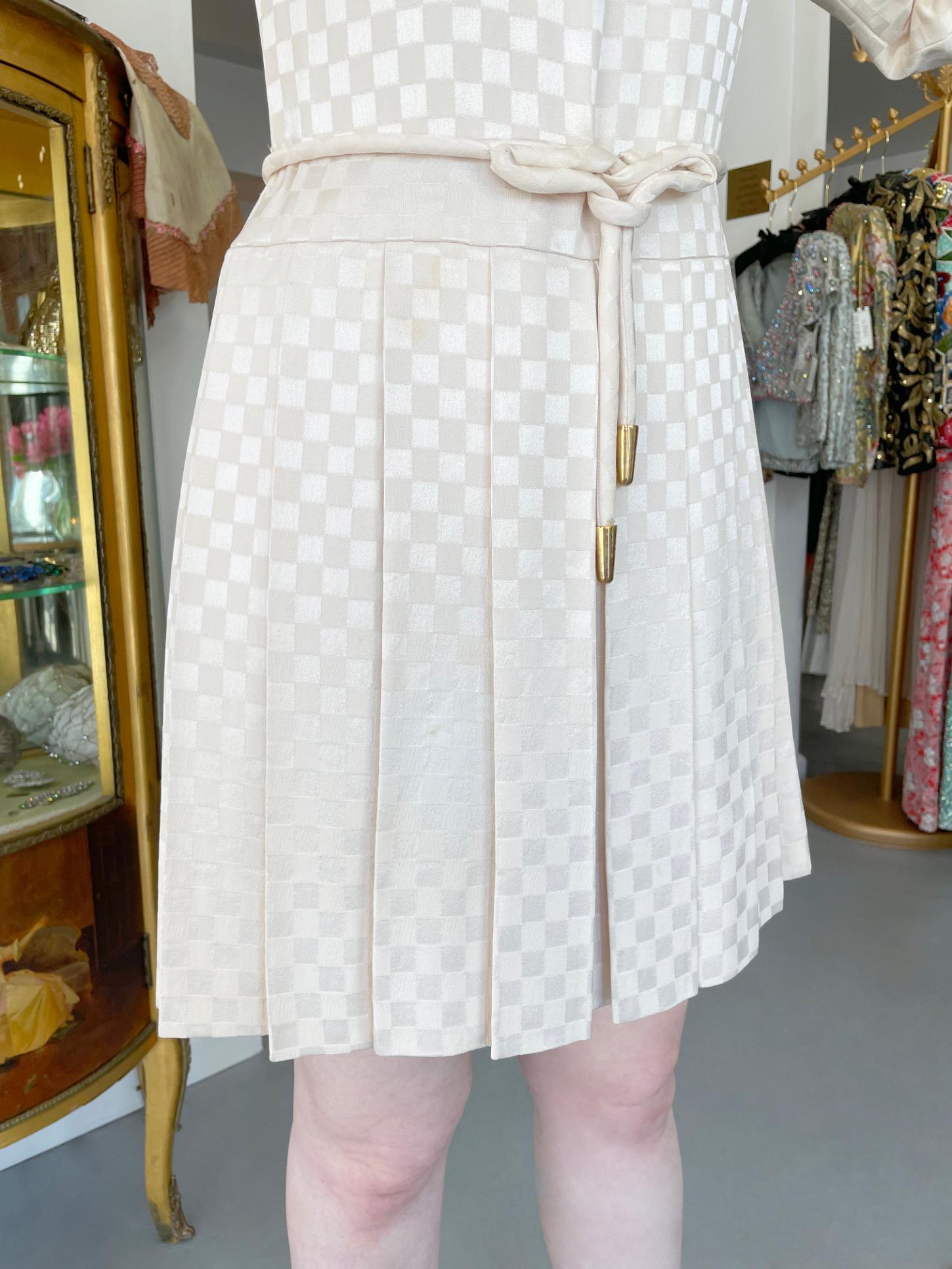Women's 1968 Christian Dior Haute Couture Documented Ivory Checkered Silk Pleated Dress For Sale