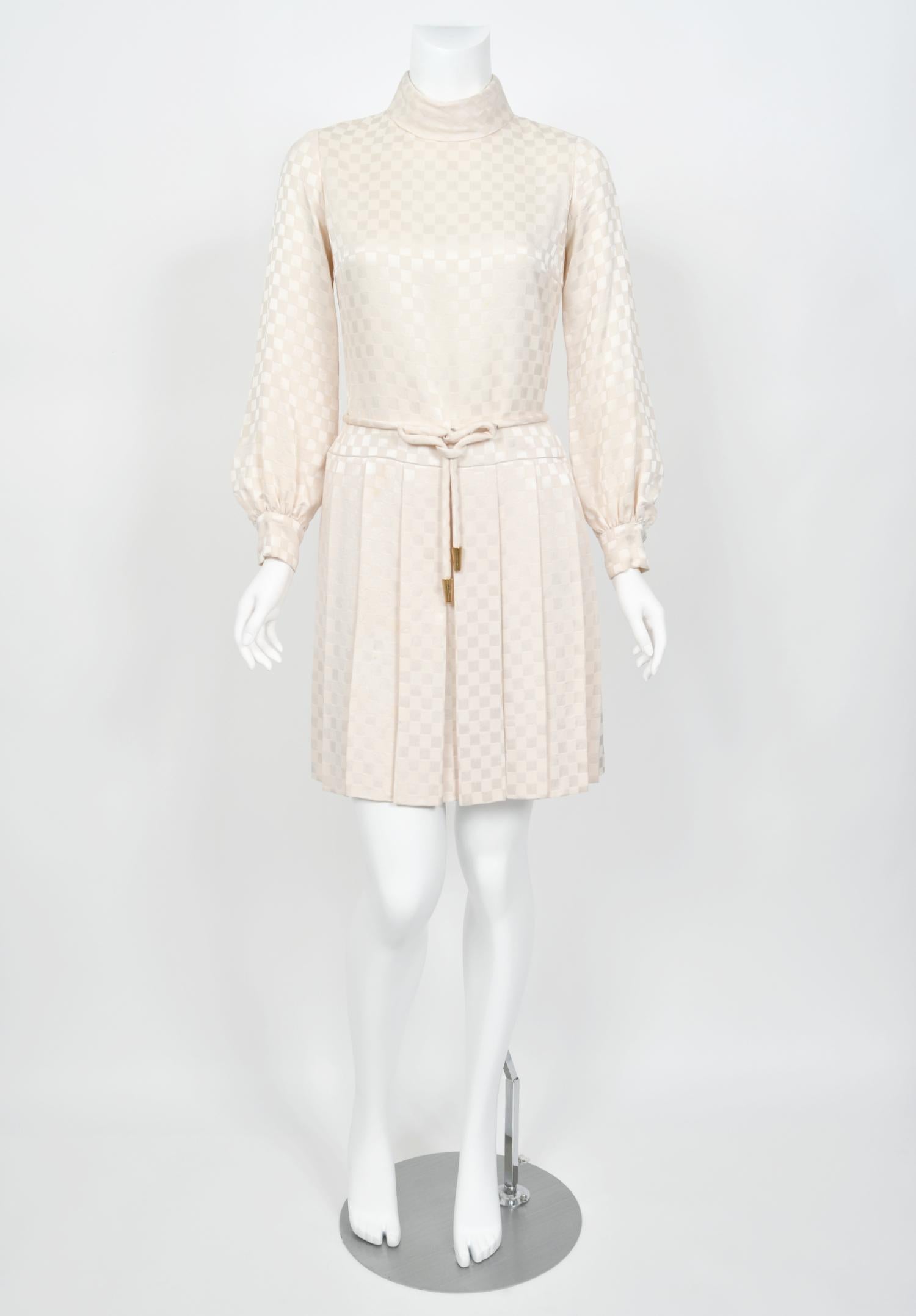 1968 Christian Dior Haute Couture Documented Ivory Checkered Silk Pleated Dress For Sale 2