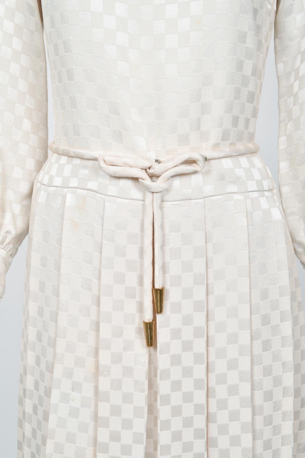 1968 Christian Dior Haute Couture Documented Ivory Checkered Silk Pleated Dress For Sale 4