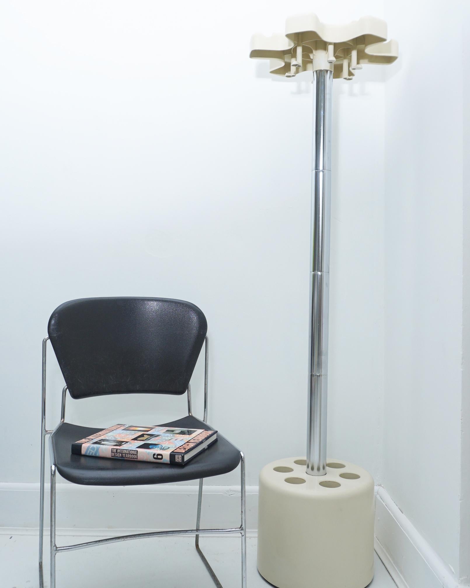 1968 Velca Valet Stand, VIP Model, Designed by Paolo Orlandini and Roberto Lucci For Sale 3