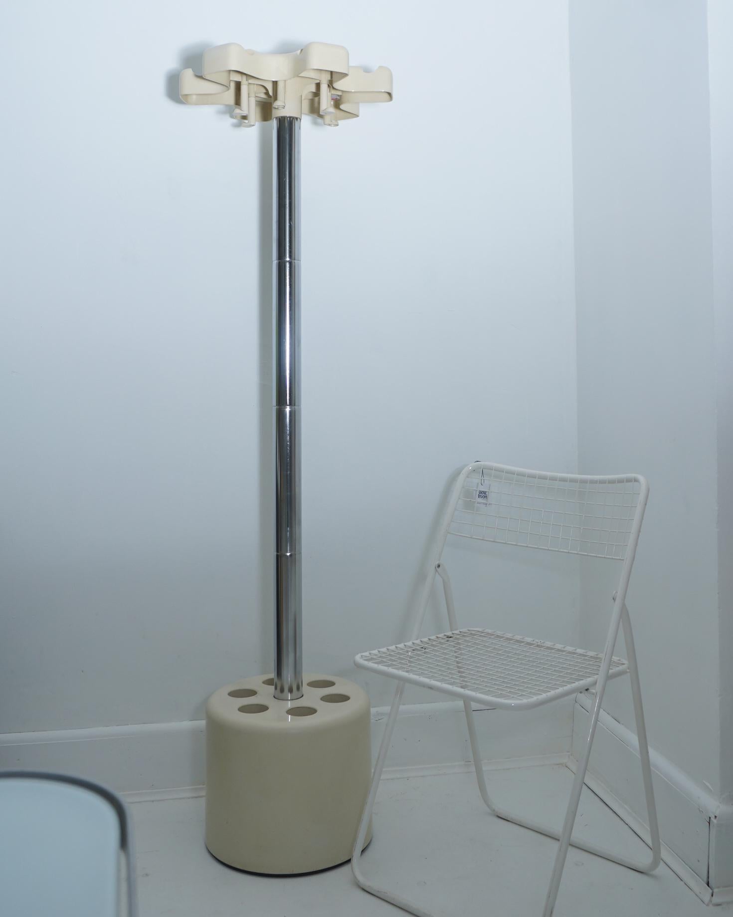 1968 Velca Valet Stand, VIP Model, Designed by Paolo Orlandini and Roberto Lucci For Sale 4