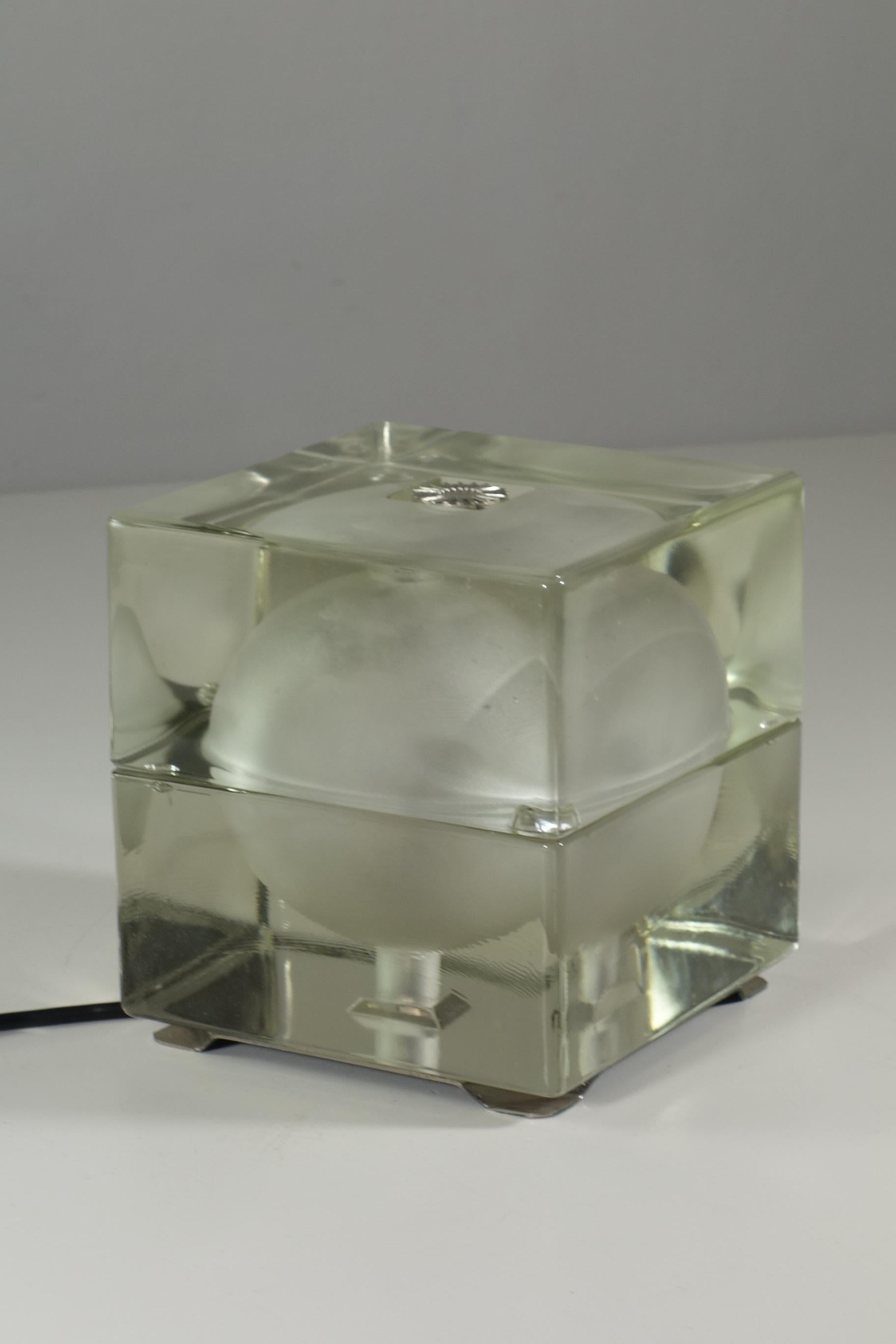 CUBOSFERA Table Lamp
Designer Alessandro Mendini
prod. Vicenza Vetraria
1968

Solid crystal glass with a frosted ball inside a cube
Nickel Metal Details

Iconic Optical Italian Lamp original 1960s

Perfect working order with 2 Bulb Lights