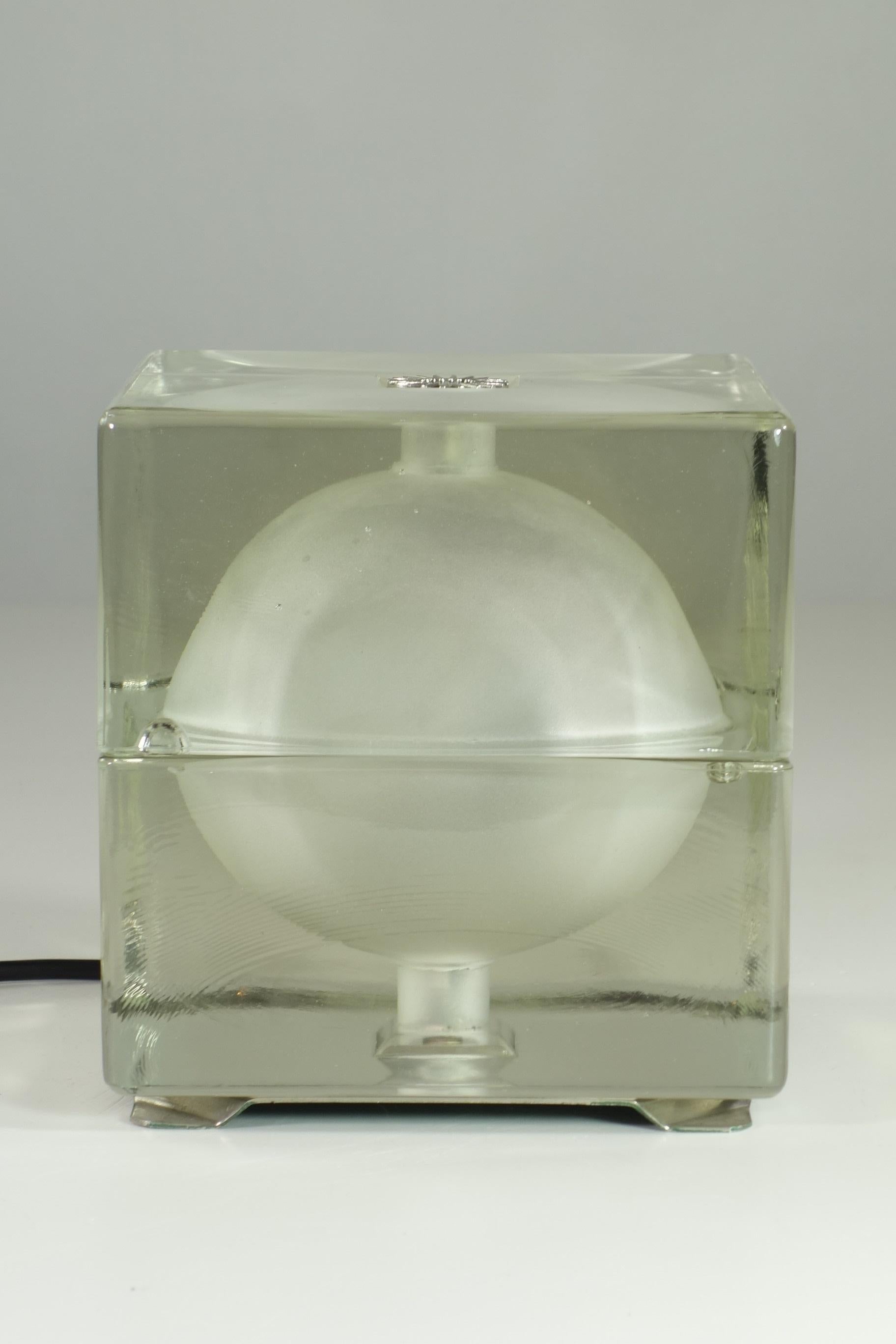 Ère spatiale Lampe de bureau italienne Cubosfera Alessandro Mendini en verre de l'ère spatiale, 1968 en vente