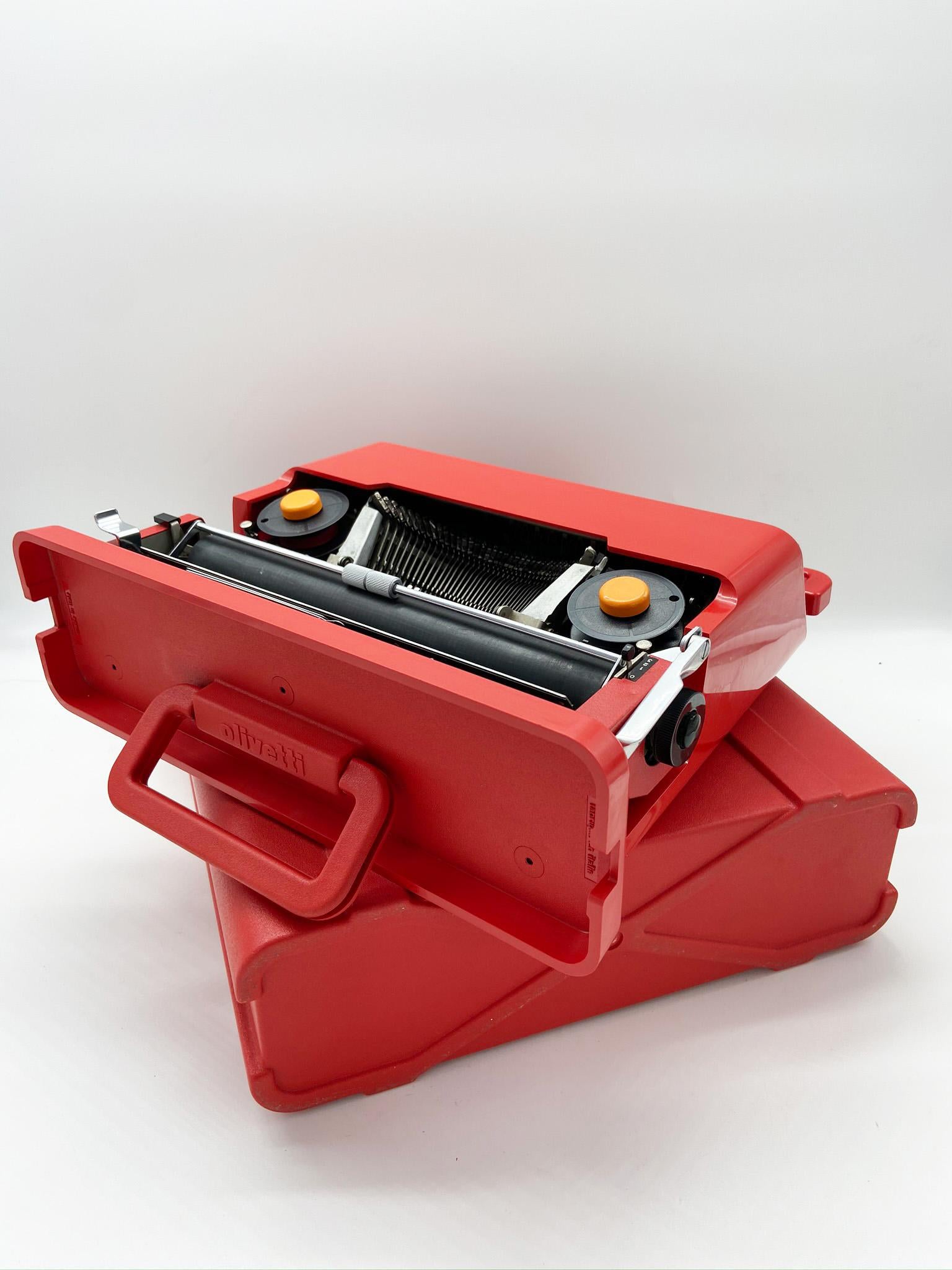 Olivetti Valentine is an Olivetti typewriter born in 1968 from the project of Ettore Sottsass and Perry A. King. The model was put into production the following year, in 1969. In 1970 Sottsass won the Compasso d'oro award.
In Italy it is known