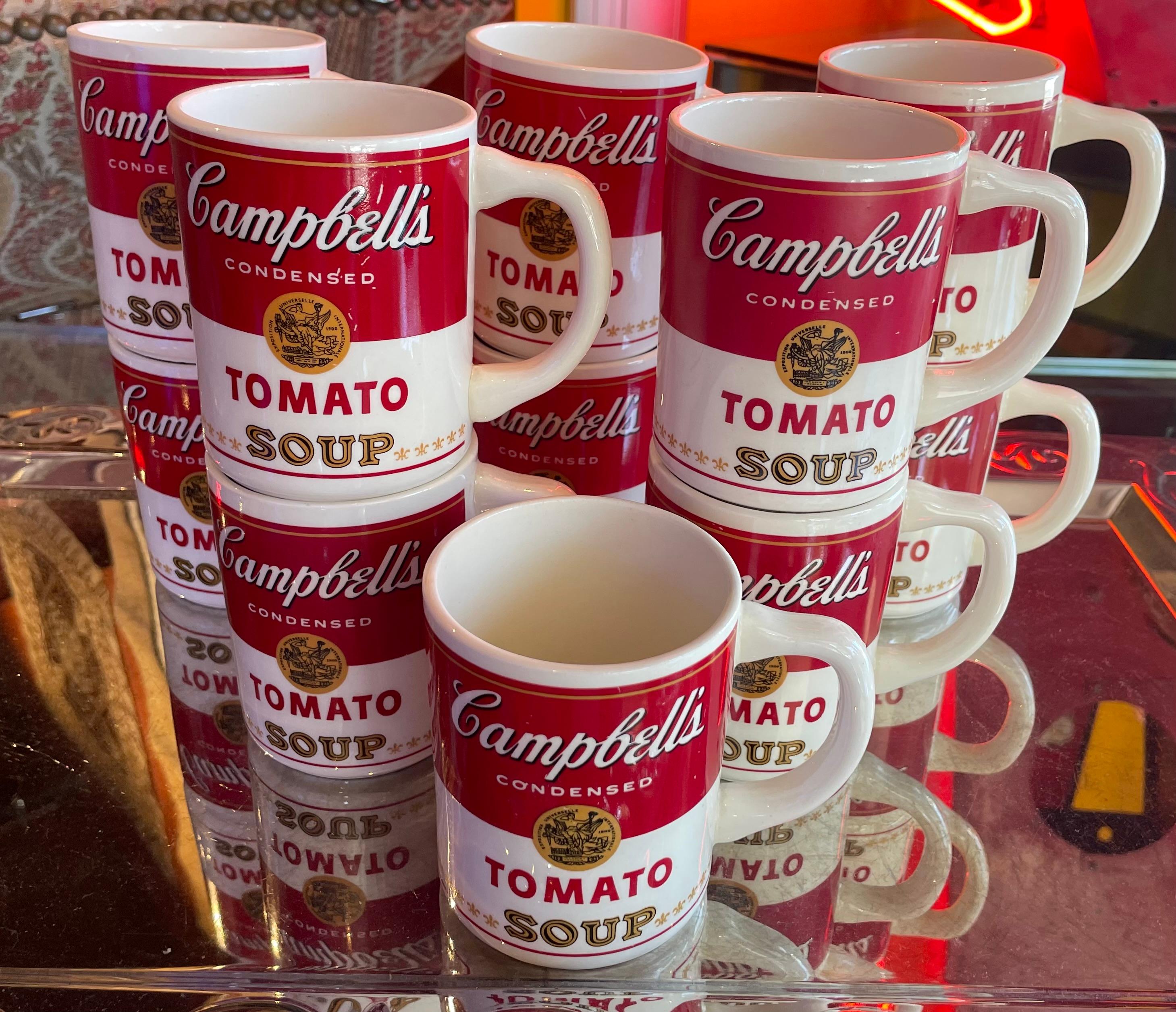 Außergewöhnlich seltener Satz von 11 Campbells Soup Bechern der Erstausgabe von 1968. Die Tassen waren Teil der Campbell's Soup Collectibles, die nach der Popularität von Andy Warhols ikonischen 