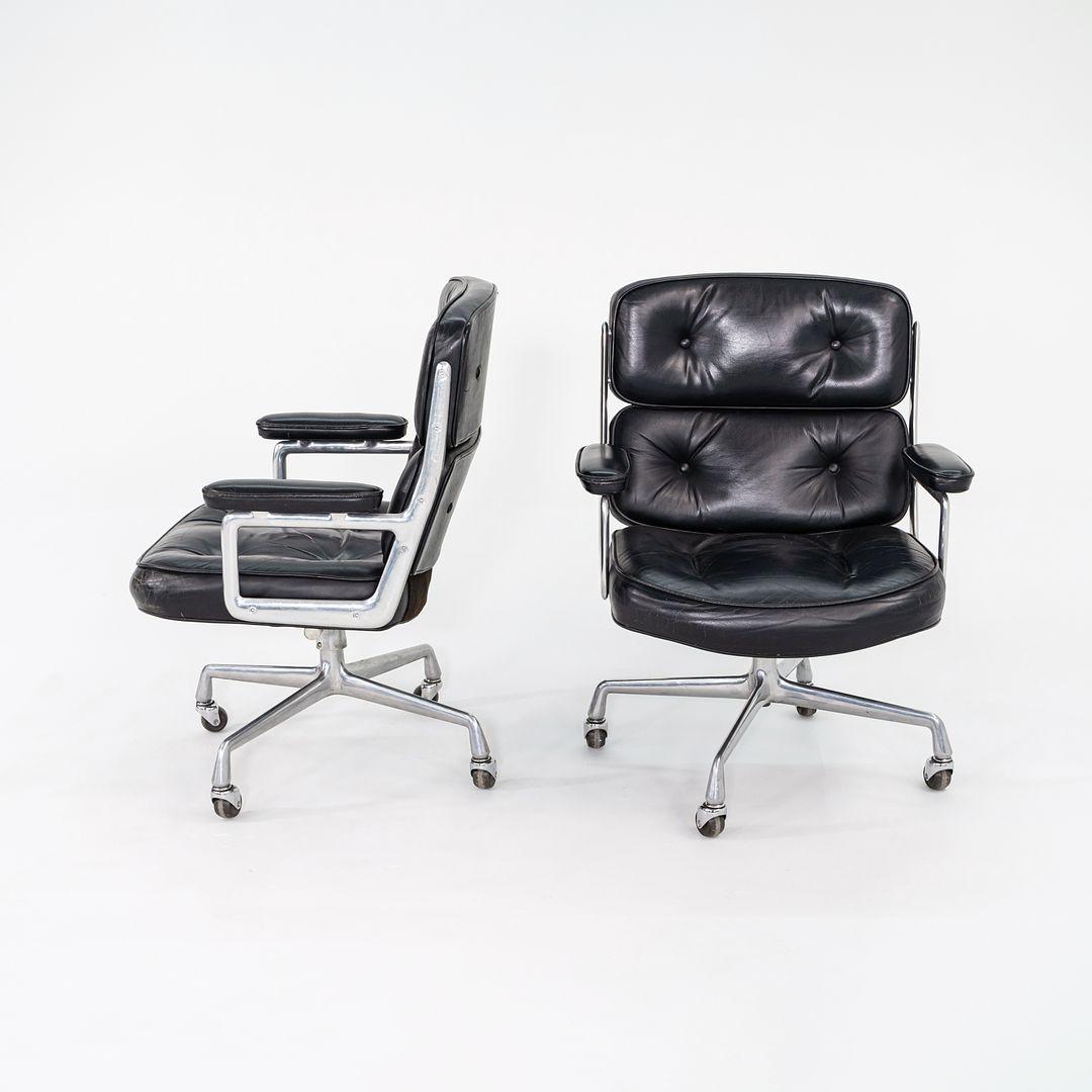 Dies sind die Eames Time Life Executive Desk Chairs, Modell 3474 , die 1961 von Charles und Ray Eames für Herman Miller entworfen wurden. Im Angebotspreis ist ein Chefsessel enthalten, und wir haben mehrere Stühle im Angebot. Ihr Entwurf wurde als