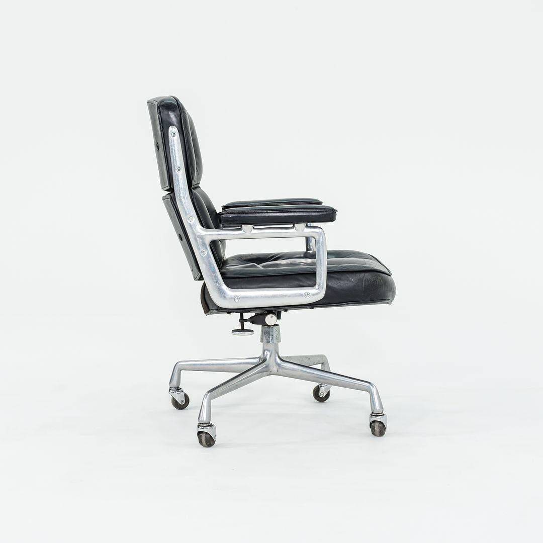1968 Herman Miller Eames Time Life Executive-Schreibtischstühle aus Leder, 4-Sterne-Sockel (Aluminium) im Angebot