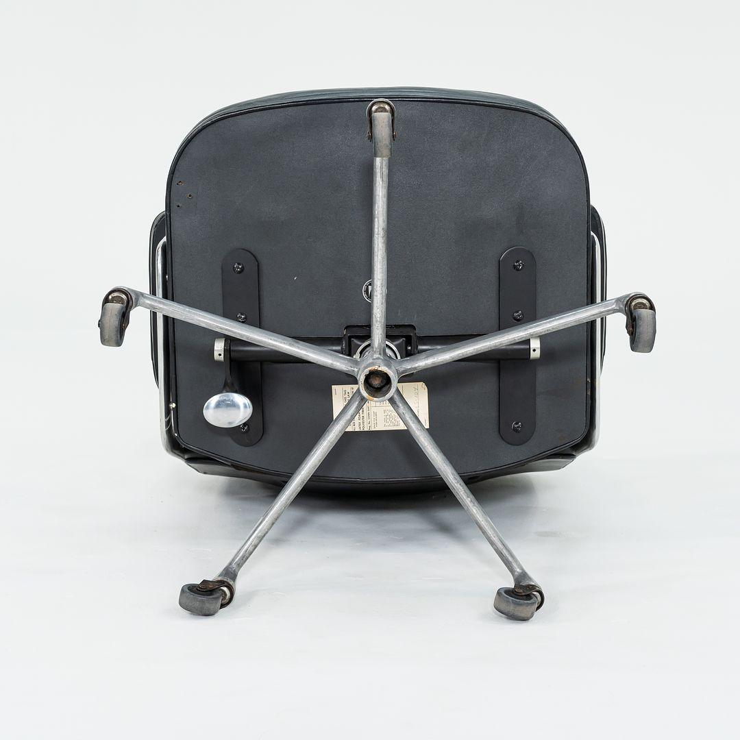 1968 Herman Miller Eames Time Life Executive-Schreibtischstühle aus Leder, 5-Sterne-Sockel im Angebot 4