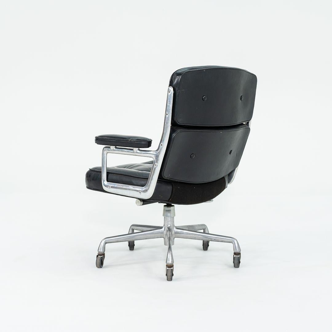 1968 Herman Miller Eames Time Life Executive-Schreibtischstühle aus Leder, 5-Sterne-Sockel (Aluminium) im Angebot