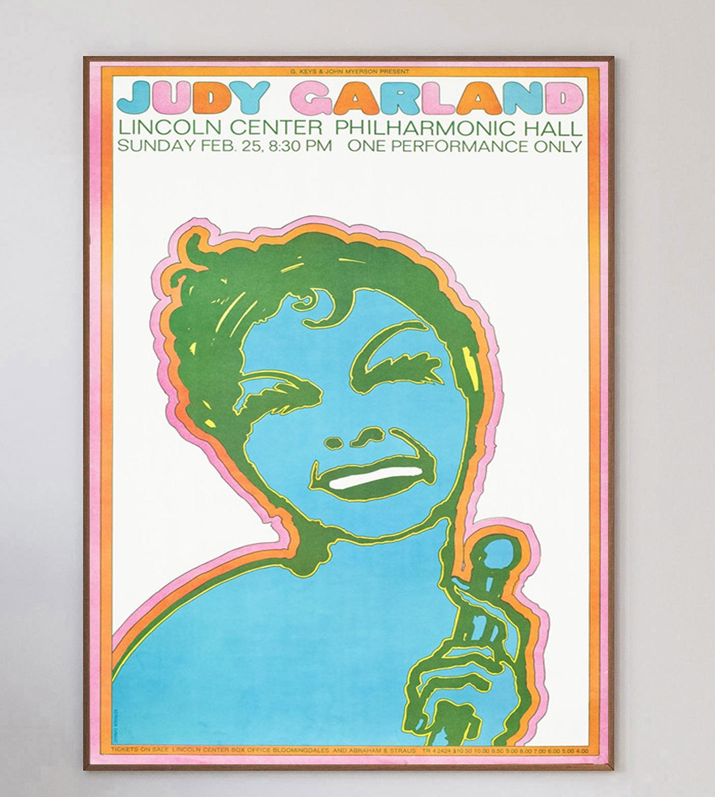 Wunderschönes Plakat, das für das Live-Konzert der berühmten Sängerin, Schauspielerin und Tänzerin Judy Garland am 28. Februar 1968 in der Lincoln Center Philharmonic Hall in New York City wirbt. Das Konzert fand nach einer langen und anstrengenden