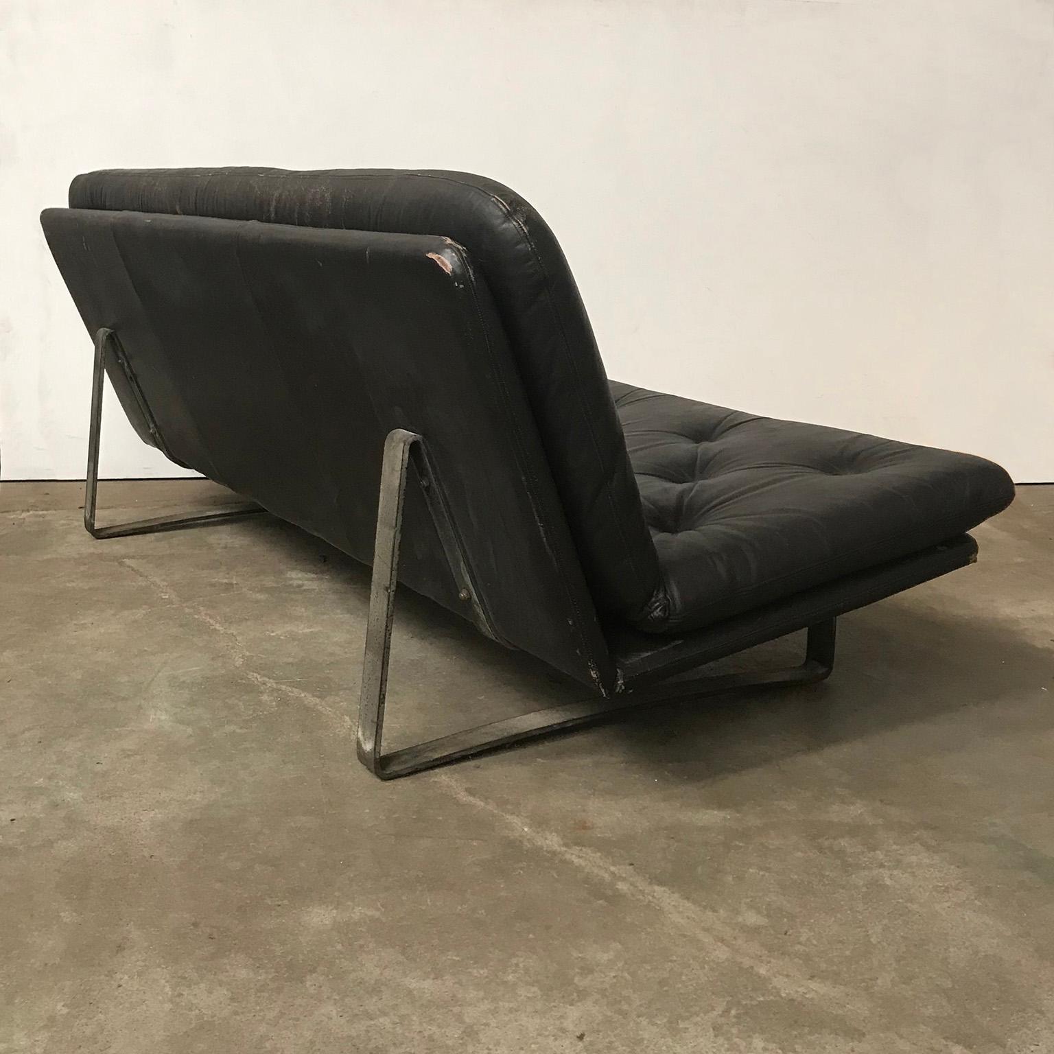 1968, Kho Liang Ie for Artifort, Black Base 3-Seat in Dark Brown Padded Leather In Good Condition In Amsterdam IJMuiden, NL