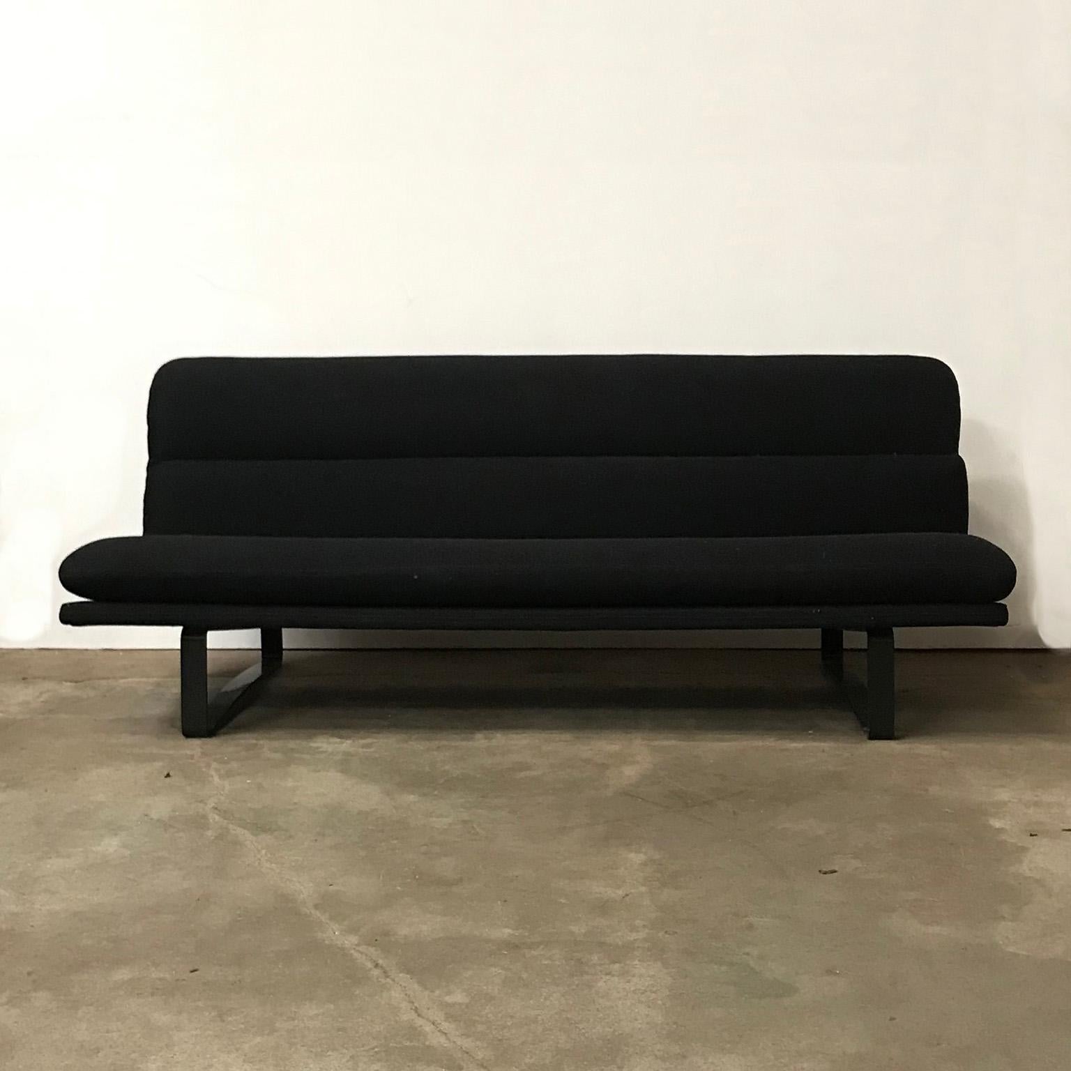 1968, Kho Liang Ie for Artifort, Black Base 3-Seat Sofa in Black Fabric In Good Condition In Amsterdam IJMuiden, NL