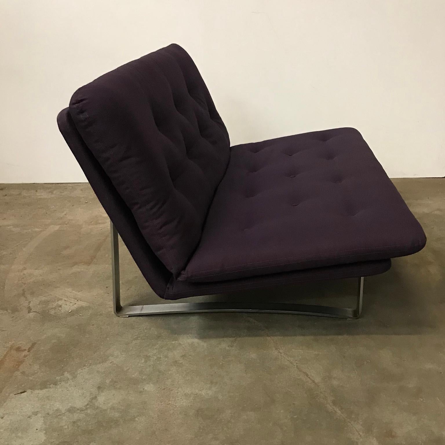 Mid-Century Modern 1968, Kho Liang Ie for Artifort, Chrome Base 2-Seat, Redone in Purple Fabric For Sale