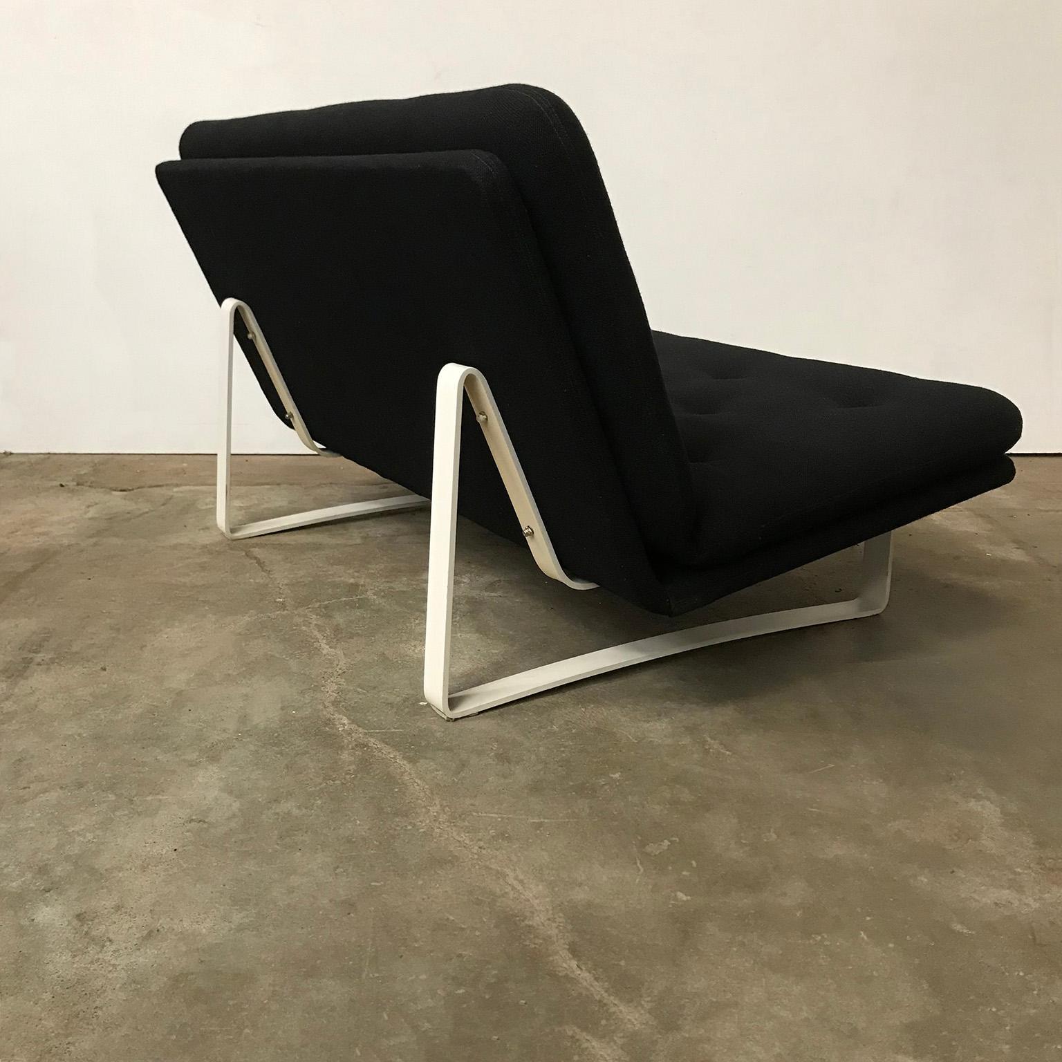 1968, Kho Liang Ie for Artifort, White Base 2-Seat, Redone in Black Fabric In Good Condition In Amsterdam IJMuiden, NL