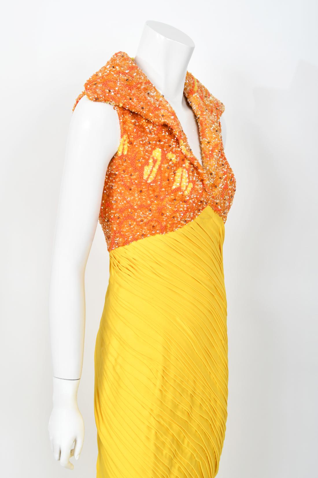 1968 La Mendola Couture Schwer plissiertes gelbes Seiden-Jersey-Glamour-Kleid mit Perlenbesatz aus Seide im Angebot 7