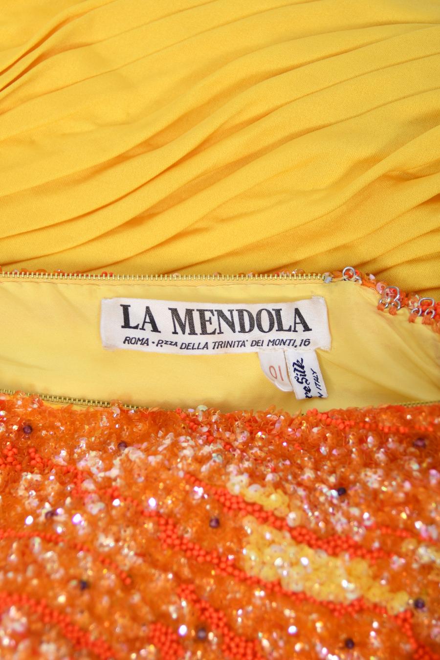 1968 La Mendola Couture Schwer plissiertes gelbes Seiden-Jersey-Glamour-Kleid mit Perlenbesatz aus Seide im Angebot 13