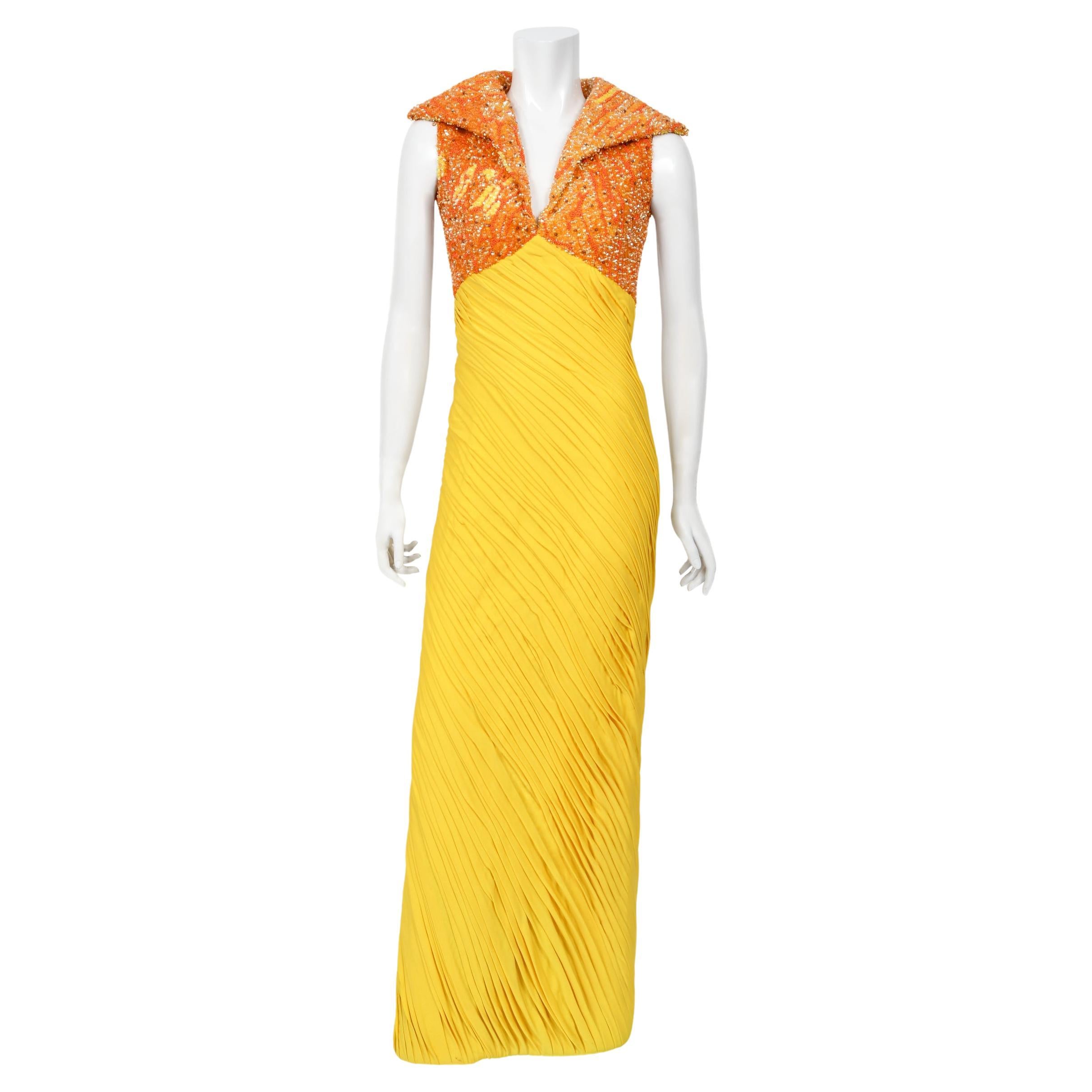 1968 La Mendola Couture Schwer plissiertes gelbes Seiden-Jersey-Glamour-Kleid mit Perlenbesatz aus Seide im Angebot