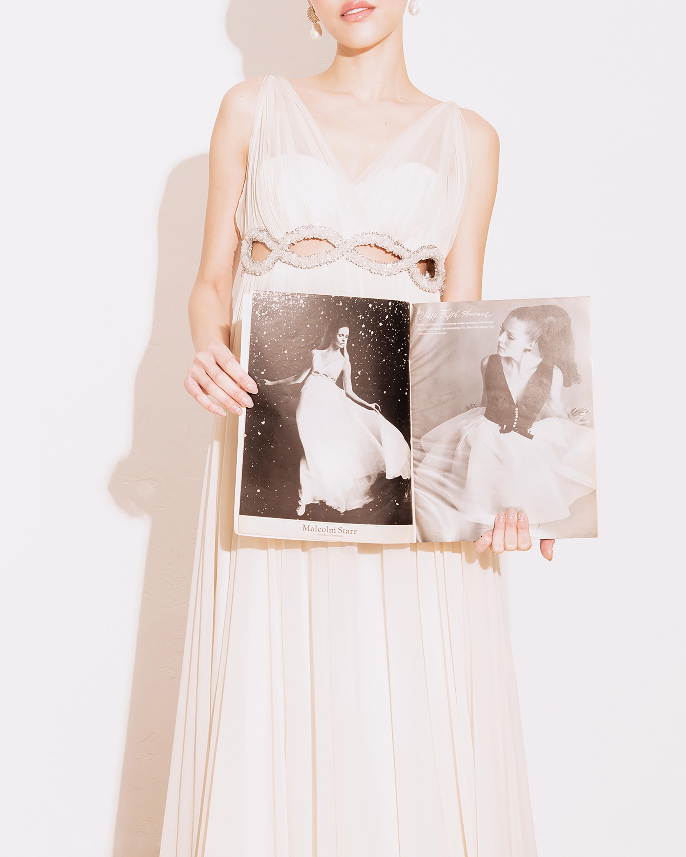 Malcolm Starr - Robe plissée blanc cassé avec découpes en cristal, 1968 Pour femmes en vente
