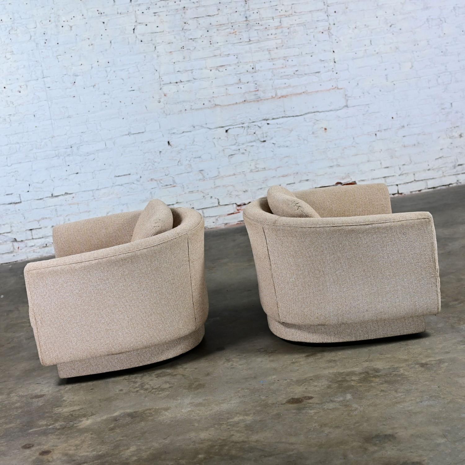 Paire de chaises de seau ou de seau pivotants MCM de 1968, style Milo Baughman en vente 6