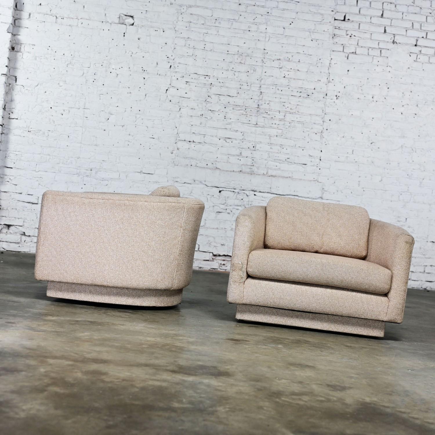 Inconnu Paire de chaises de seau ou de seau pivotants MCM de 1968, style Milo Baughman en vente