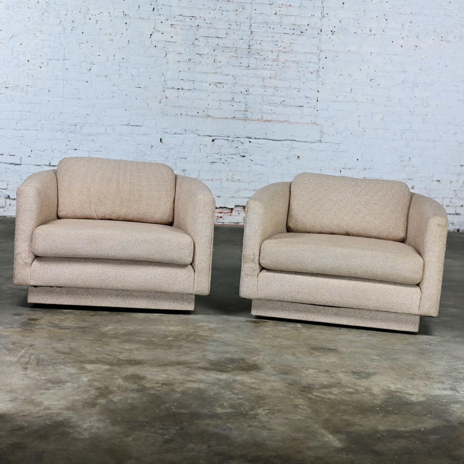 Paire de chaises de seau ou de seau pivotants MCM de 1968, style Milo Baughman en vente 1