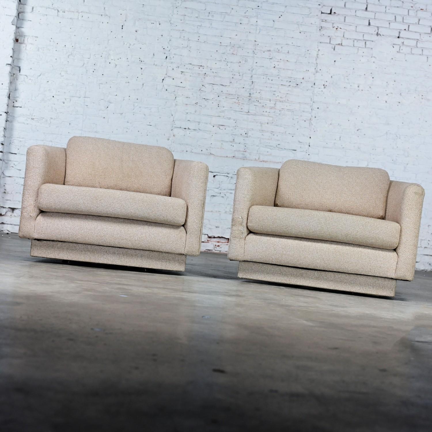 Paire de chaises de seau ou de seau pivotants MCM de 1968, style Milo Baughman en vente 2
