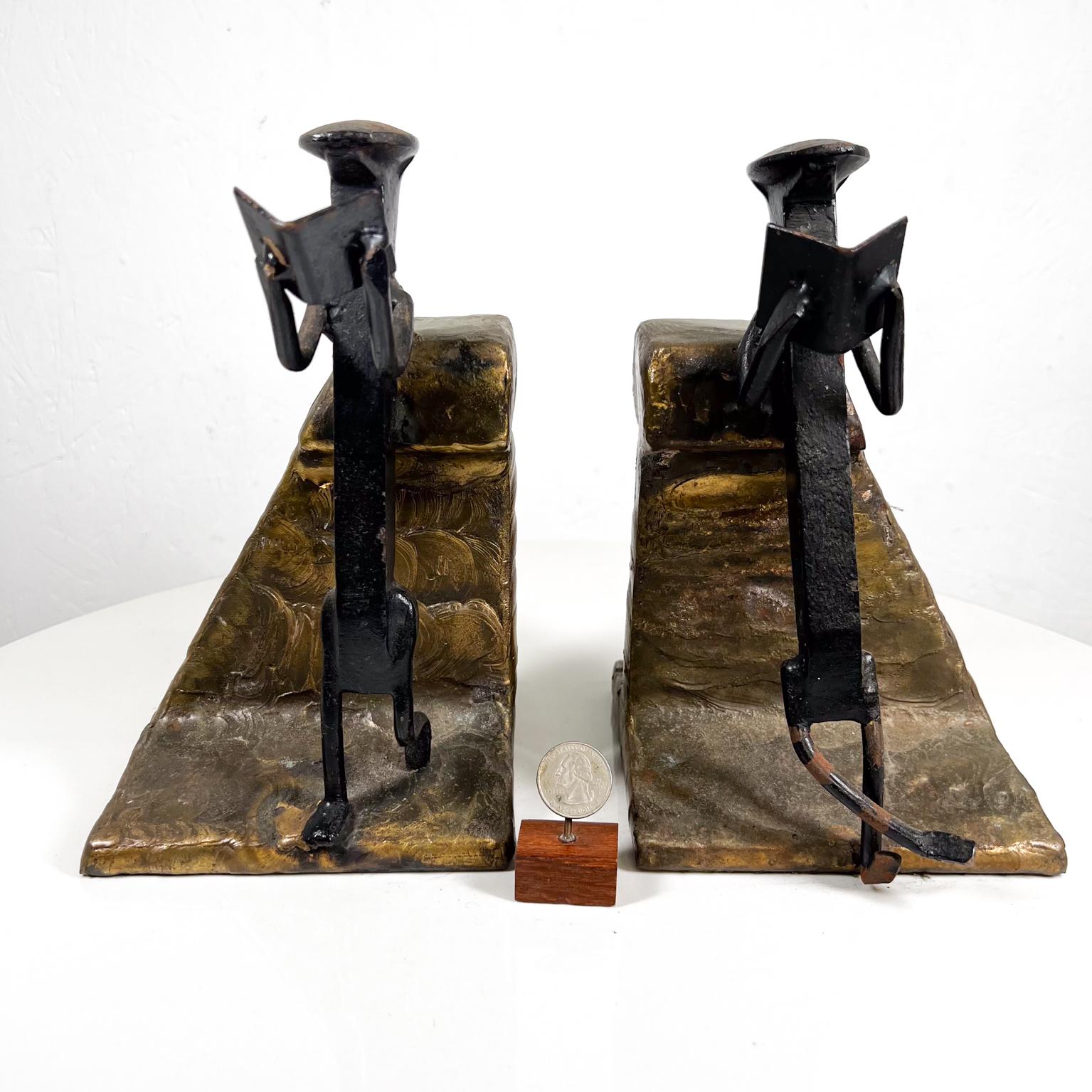 1968 Modernist Railway Spike Bookends 
Signed
5.63 d x 6.88 long x 9 h
Preowned original vintage condition.
Heavy item.
Please review all images.


