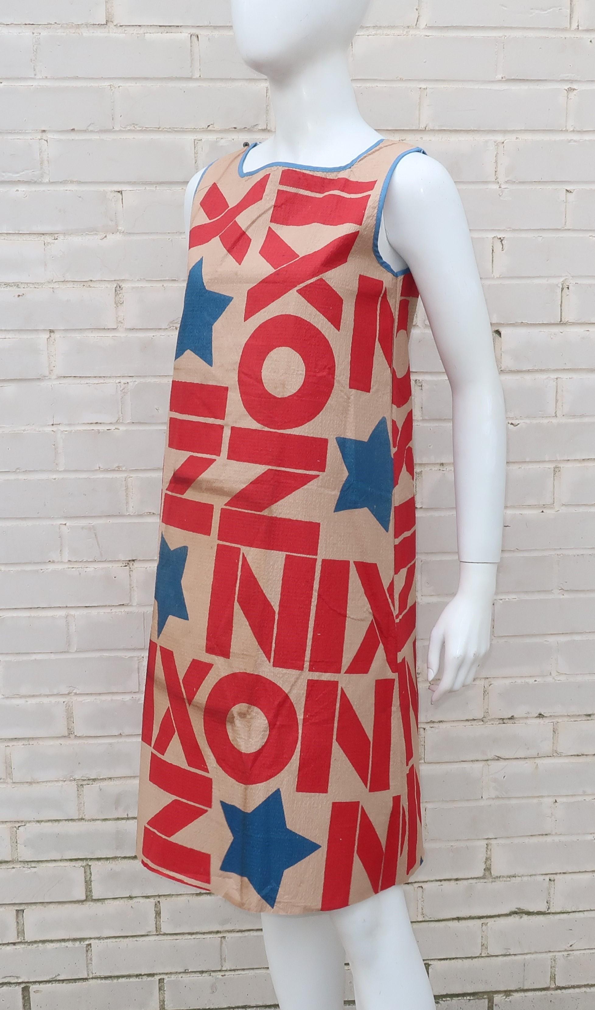 1968 Nixon Presidential Campaign Pop Art Paper Dress In Fair Condition In Atlanta, GA