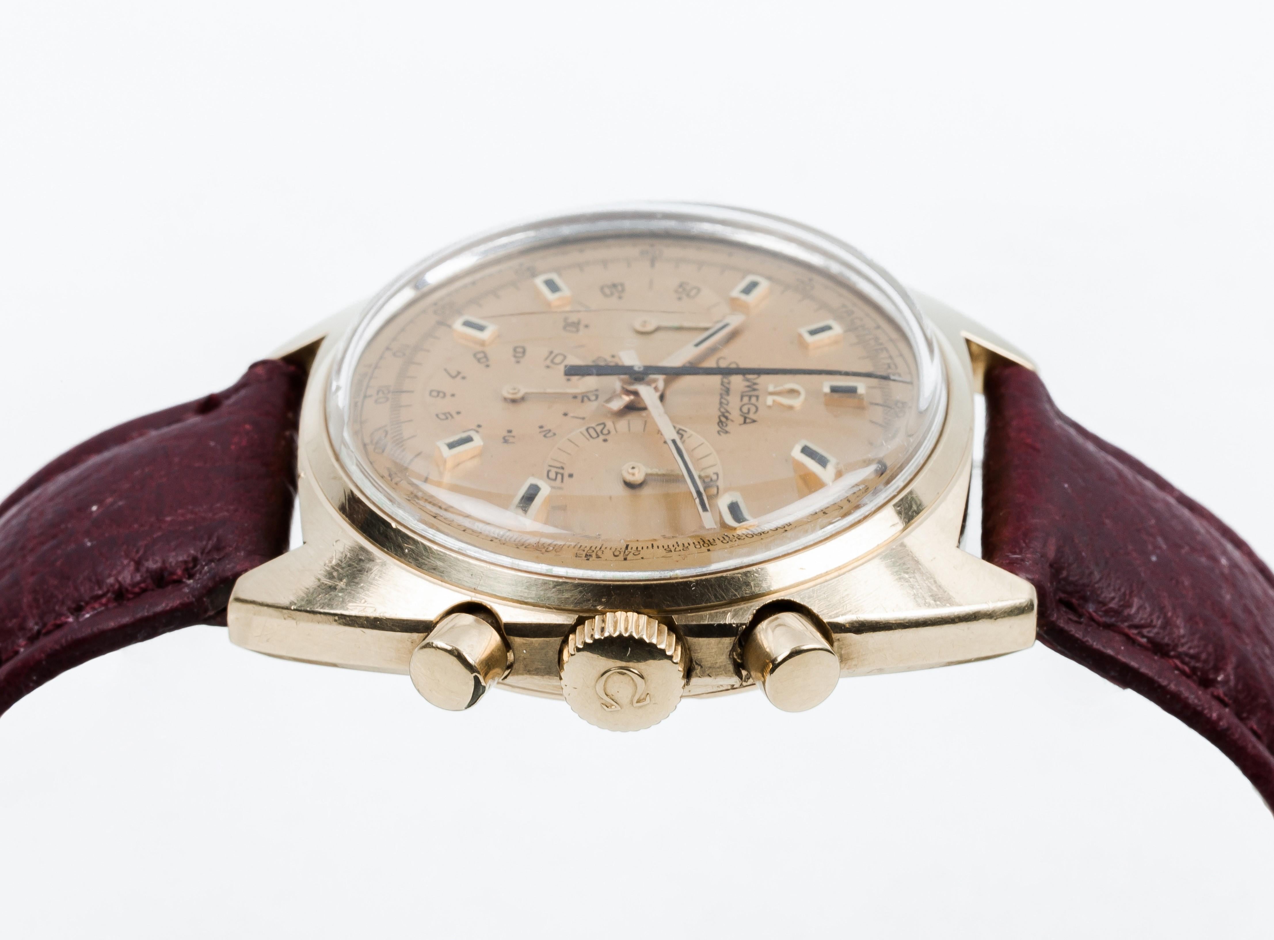Omega Saemaster, bracelet chronographe en cuir et or jaune, 1968 Excellent état - En vente à Bilbao, ES