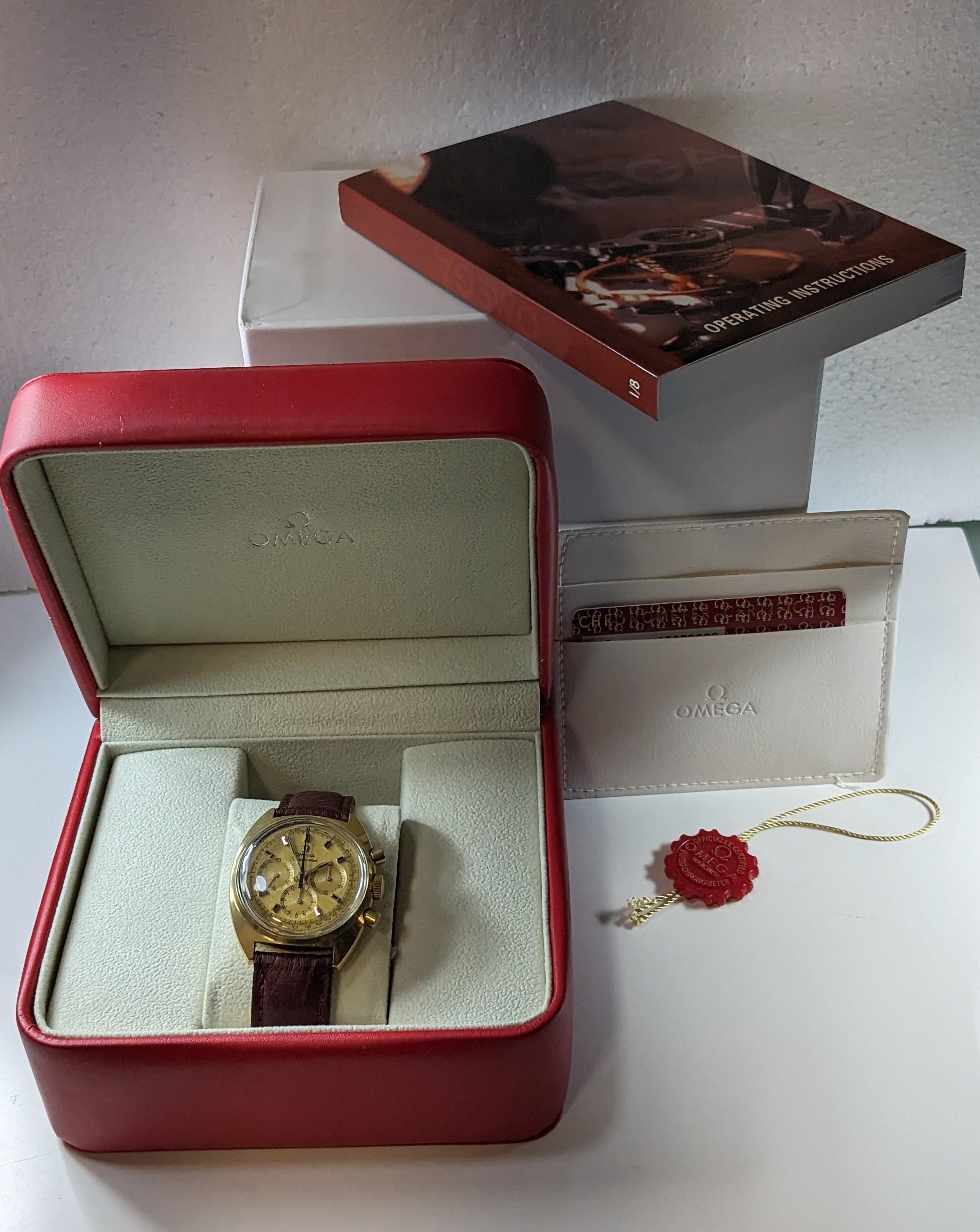 Omega Saemaster, bracelet chronographe en cuir et or jaune, 1968 en vente 2