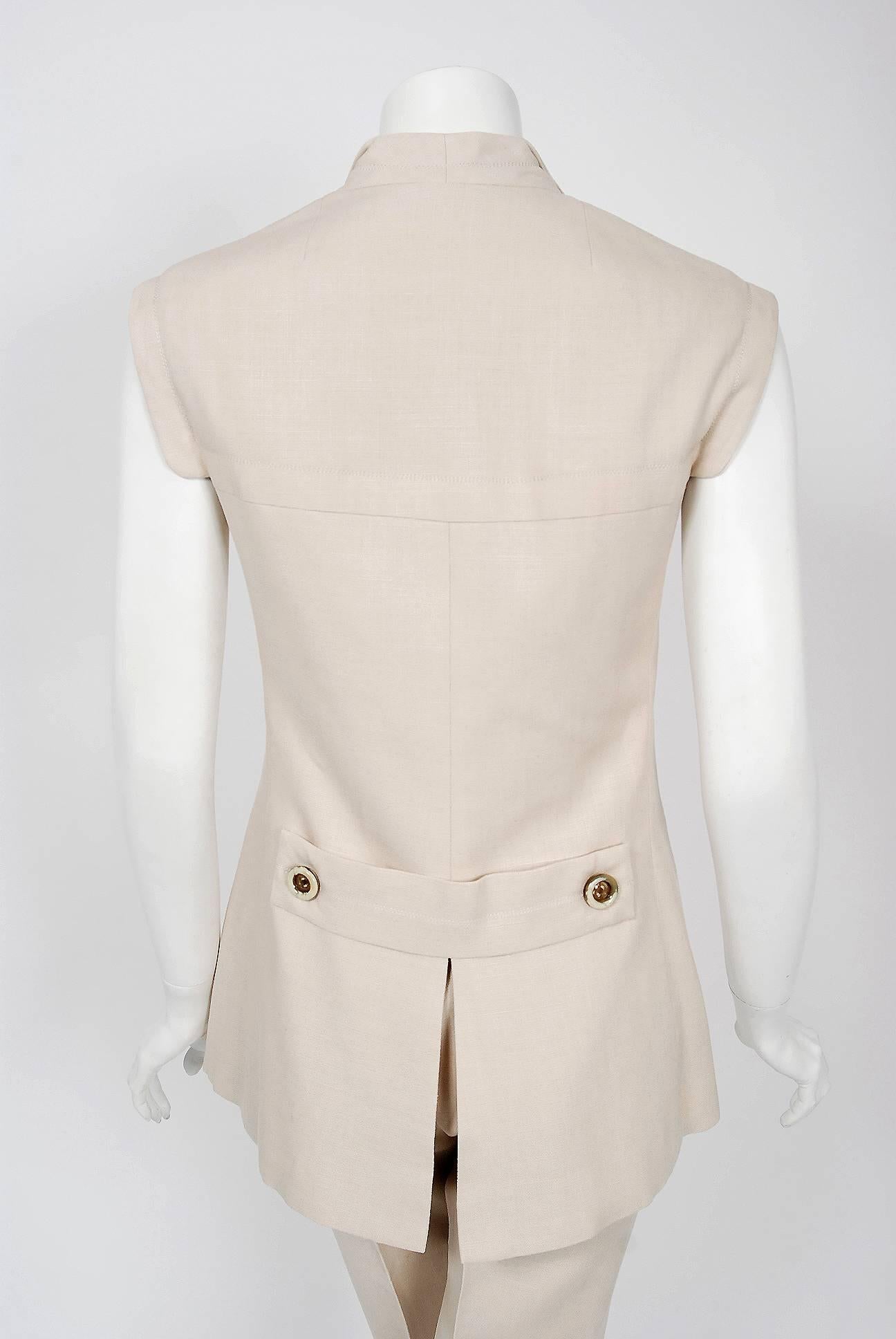 Vintage 1968 Pierre Cardin Oatmeal Linen Double-Breasted Mod Pantsuit Ensemble In Good Condition In Beverly Hills, CA