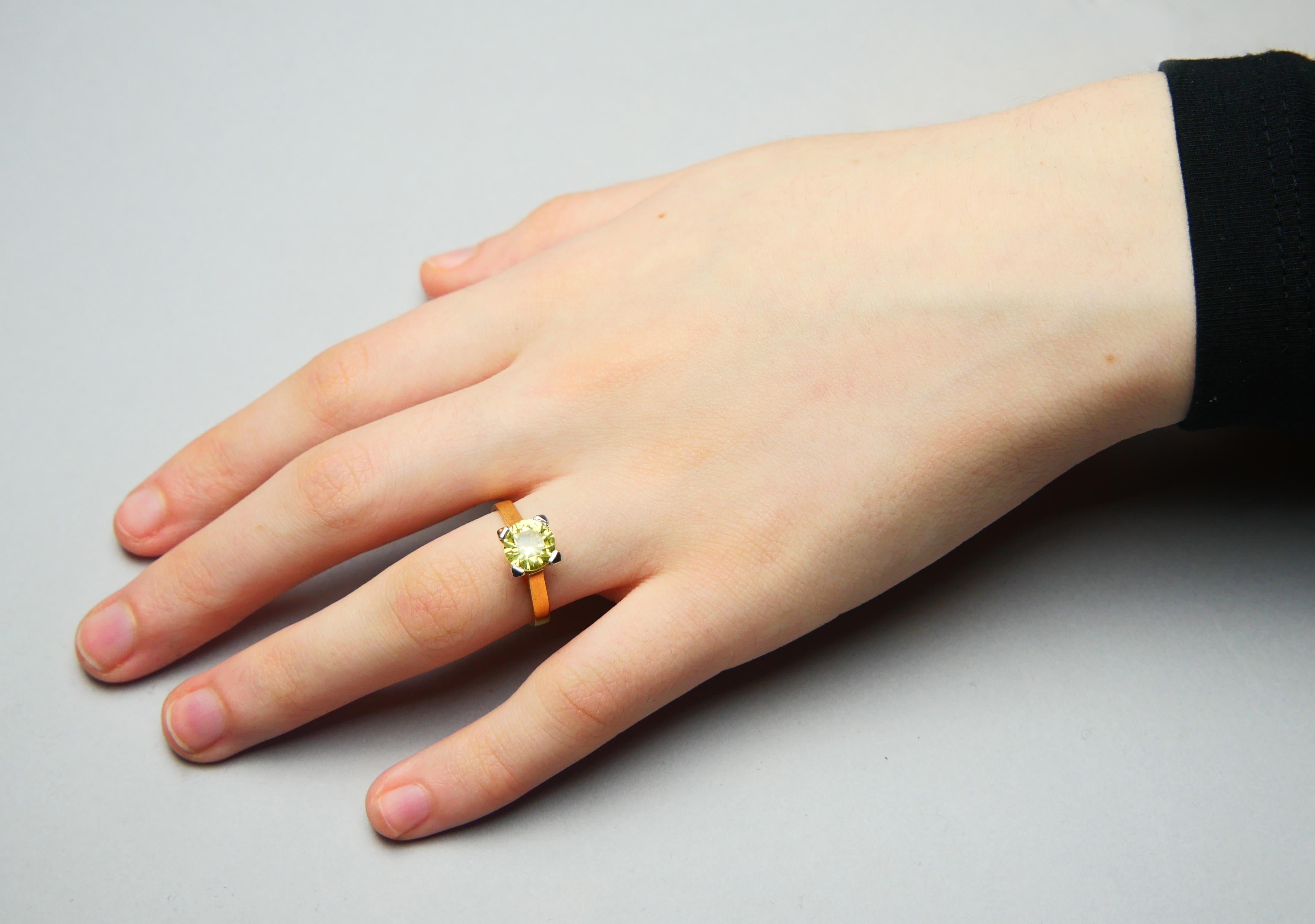 1968 Ring natural 2.5ct Yellow - Green Sapphire solid 18k Gold Ø US 7.25 / 4.4gr For Sale 6